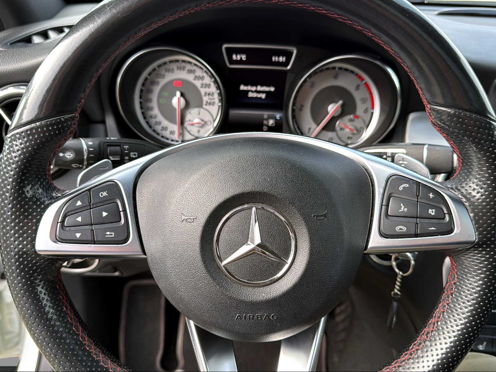 MERCEDES-BENZ GLA 220 d AMG Line 4Matic 7G-DCT-image-29