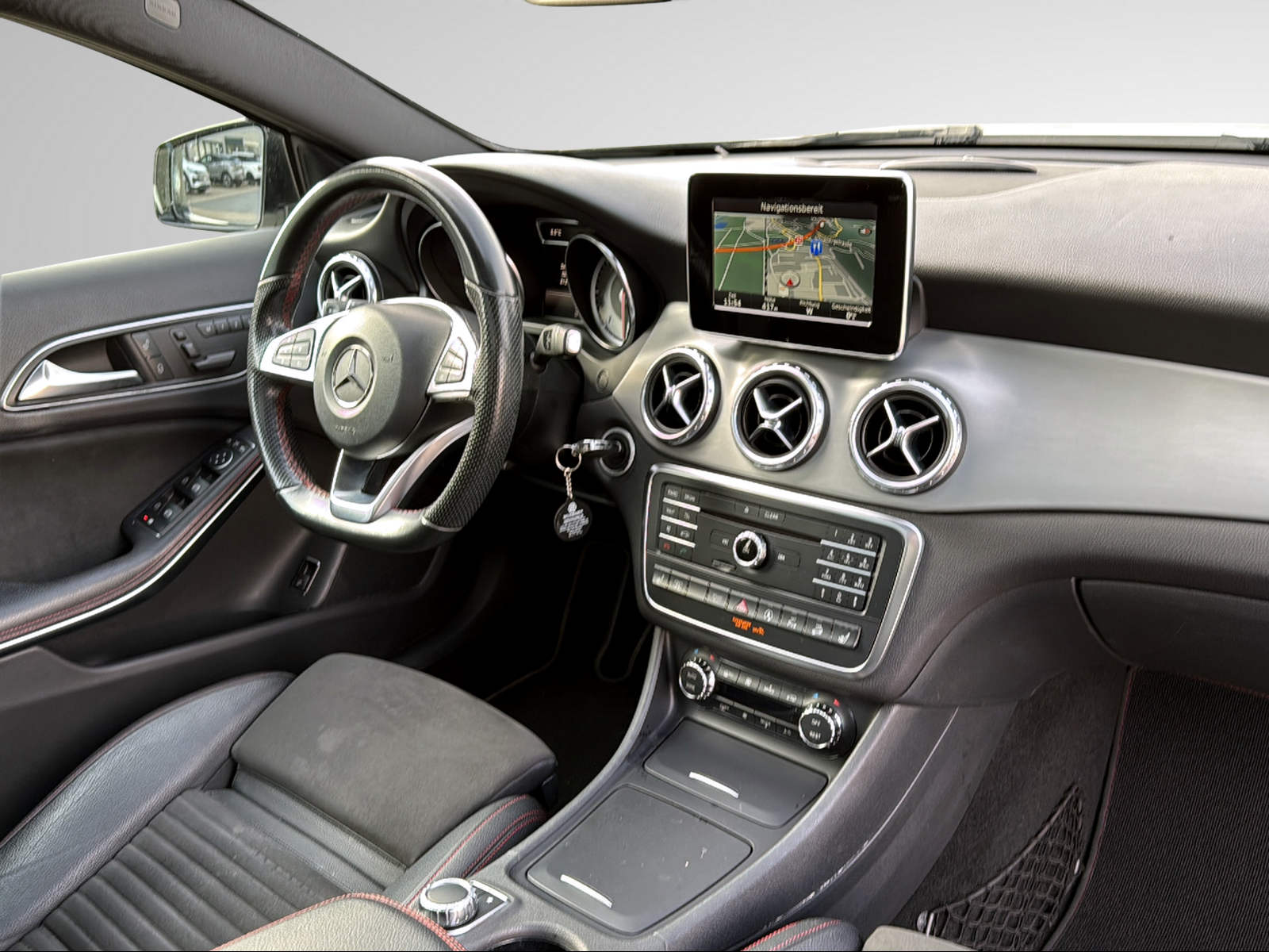 MERCEDES-BENZ GLA 220 d AMG Line 4Matic 7G-DCT-image-21