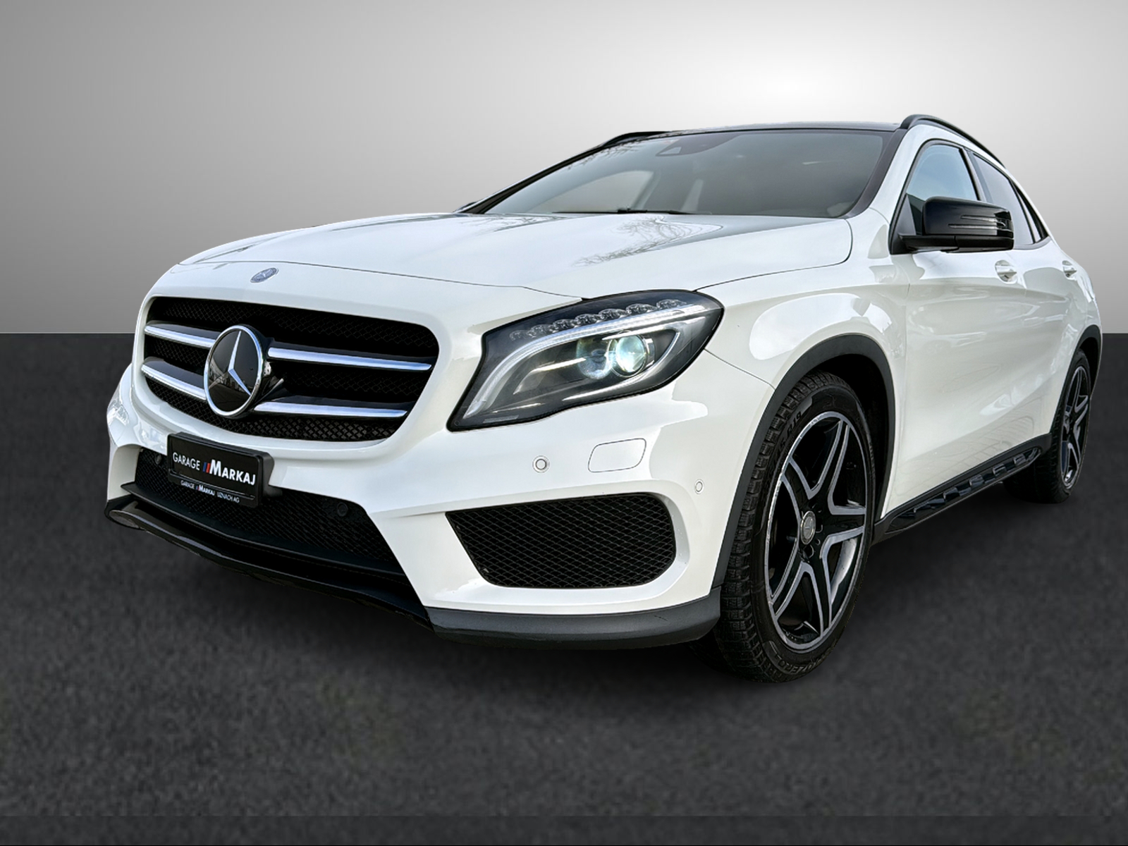 MERCEDES-BENZ GLA 220 d AMG Line 4Matic 7G-DCT-showroom-element-1
