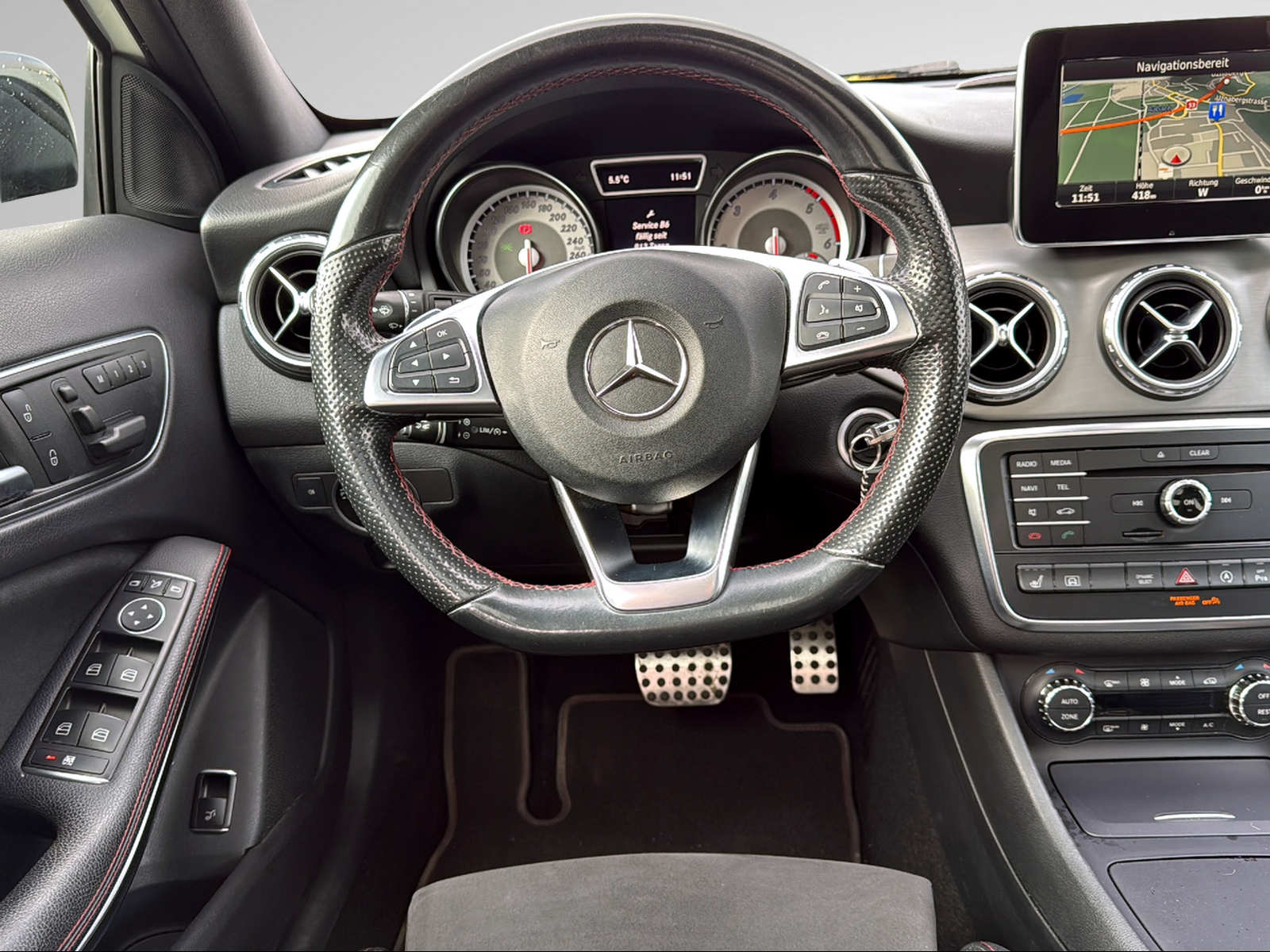 MERCEDES-BENZ GLA 220 d AMG Line 4Matic 7G-DCT-image-22