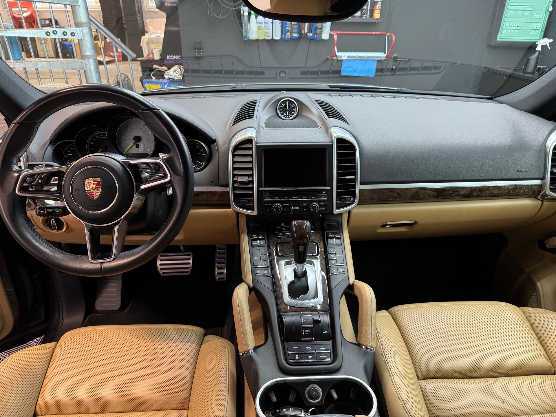 PORSCHE Cayenne S E-Hybrid-image-6