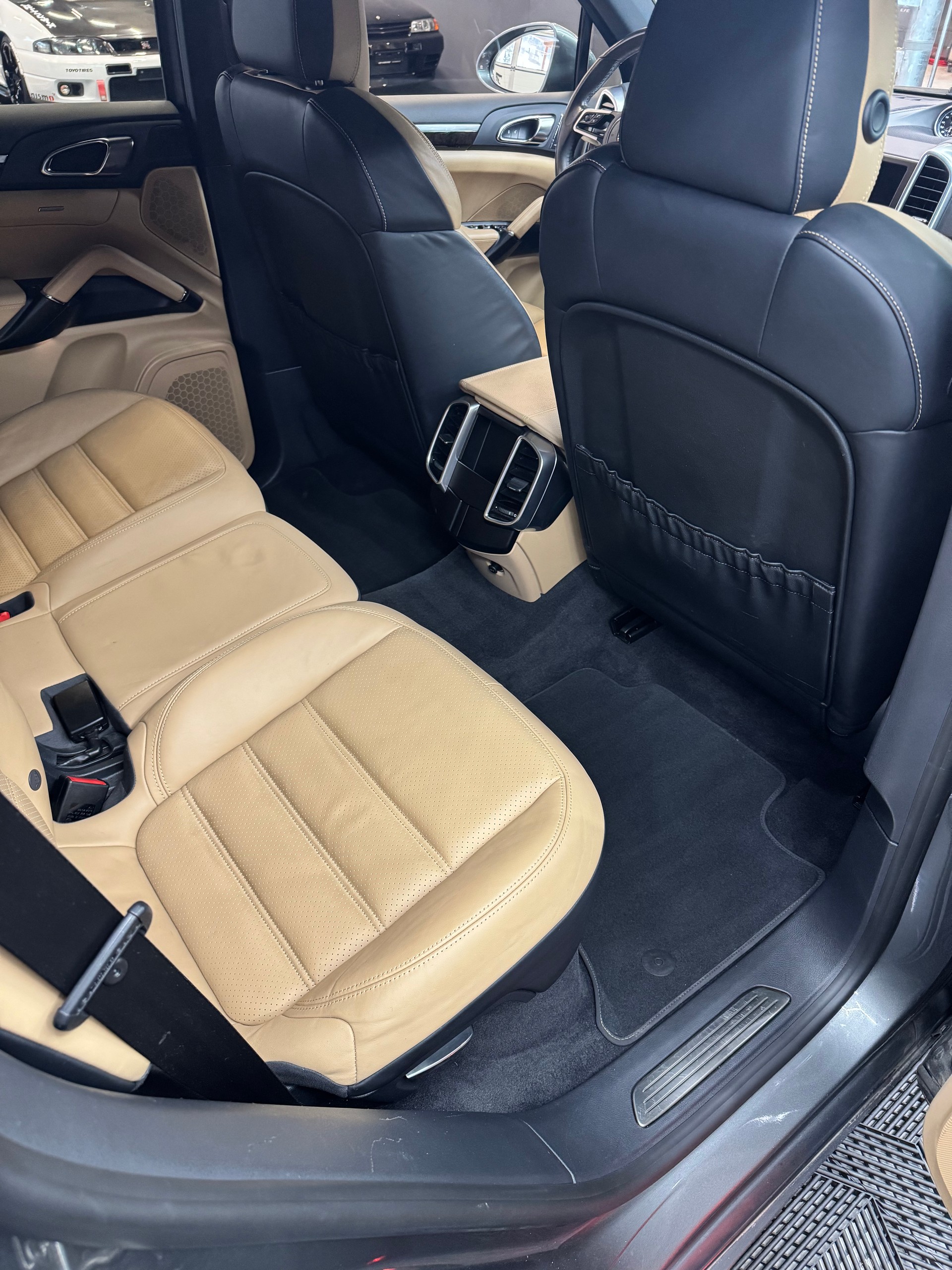 PORSCHE Cayenne S E-Hybrid-image-10
