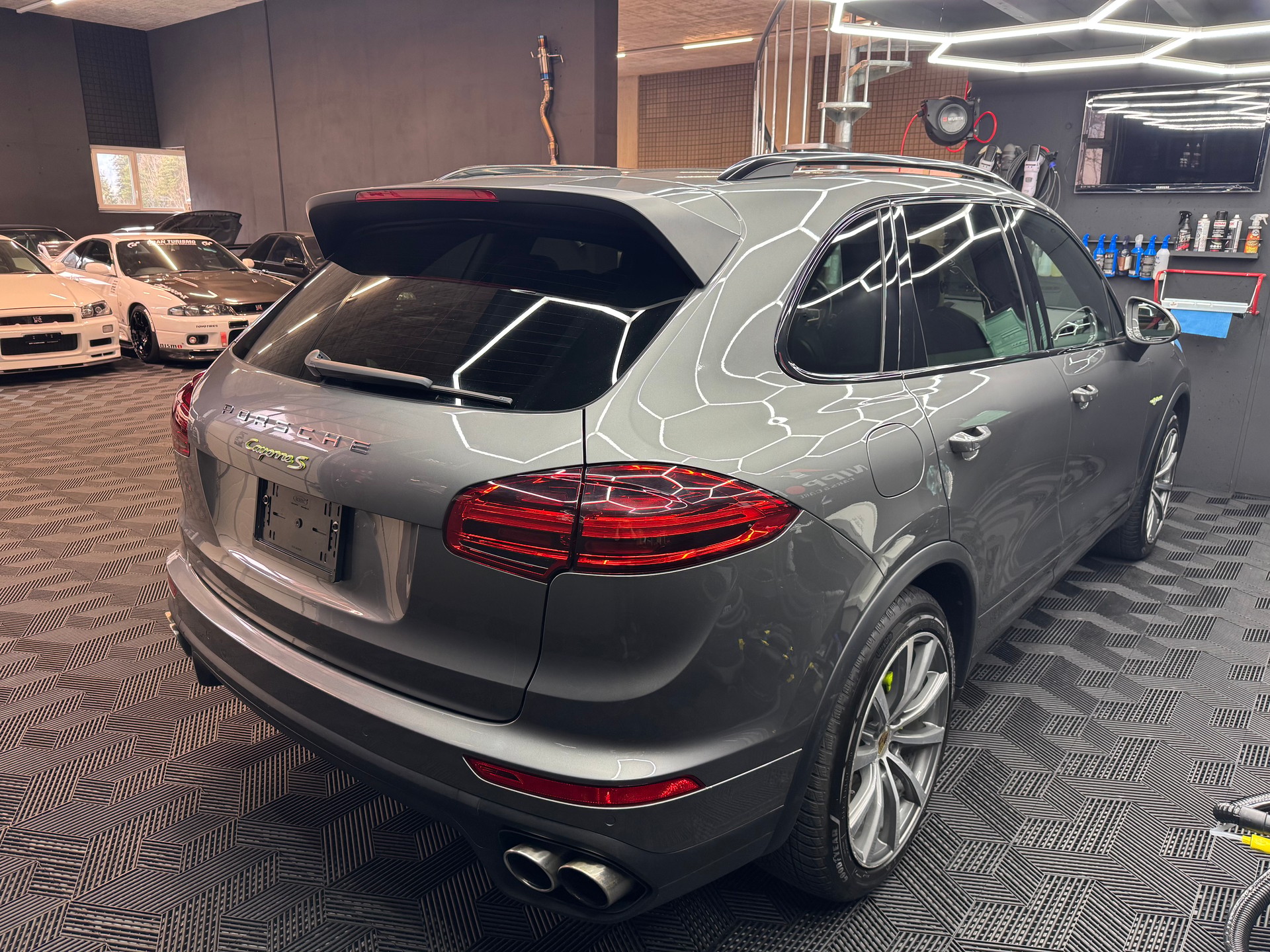 PORSCHE Cayenne S E-Hybrid-image-5