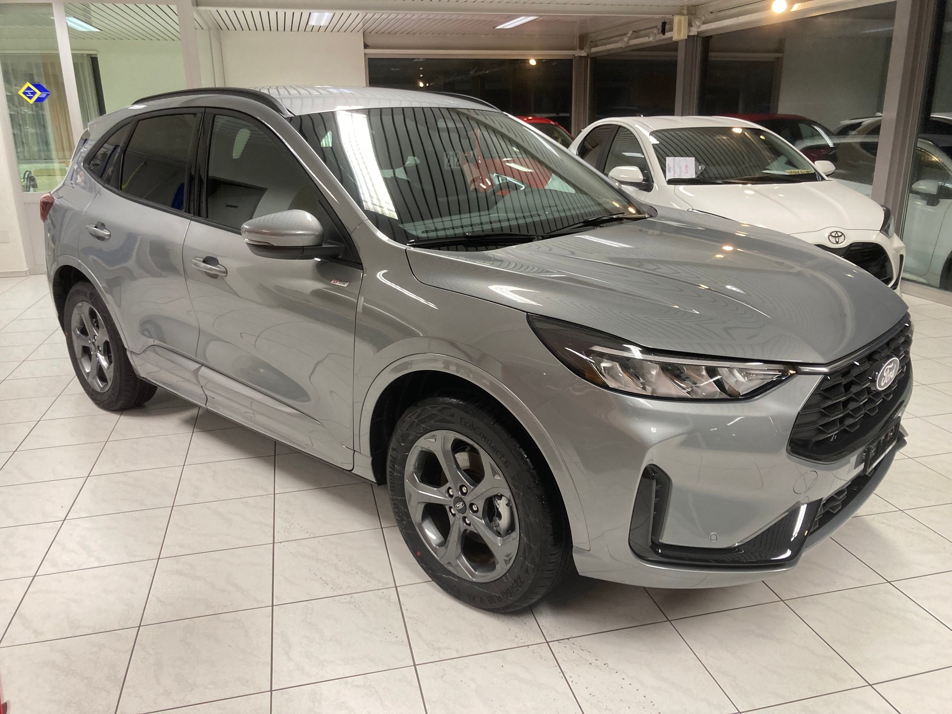 FORD Kuga 2.5 FHEV ST-Line 4WD-image-2