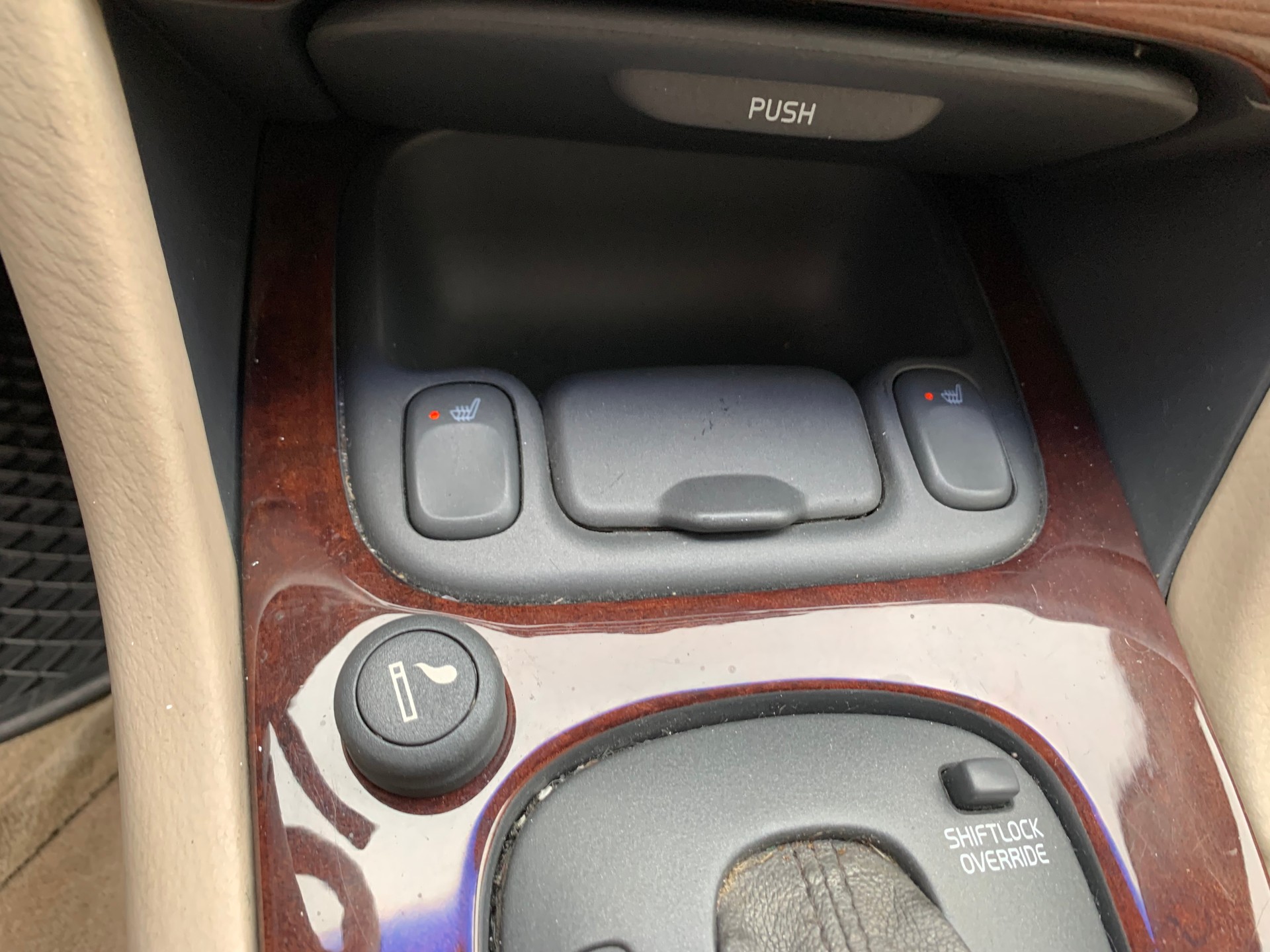 VOLVO C70 2.4T-image-10