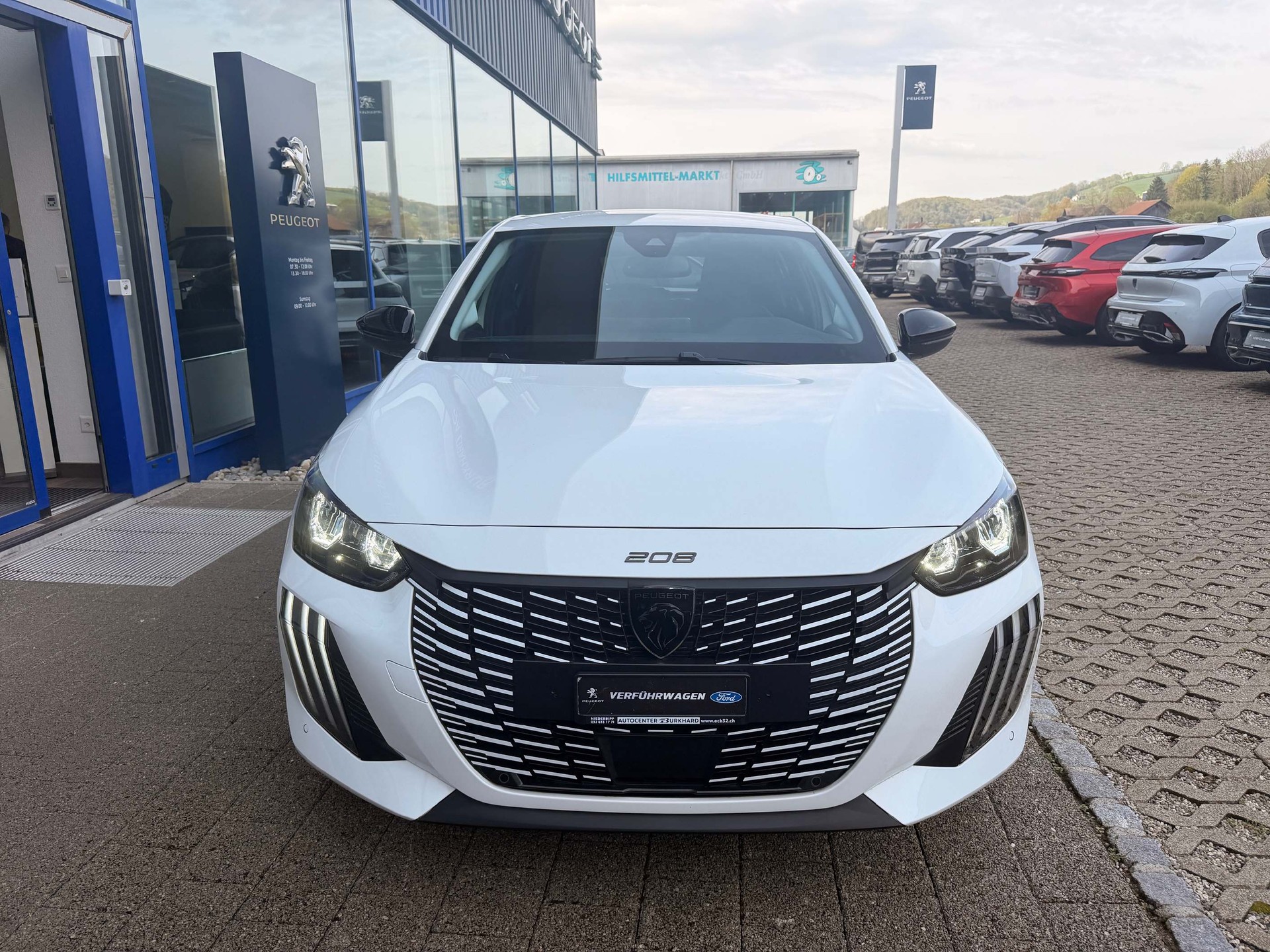 PEUGEOT 208 1.2 Hybrid 145 Allure 5 Jahre Garantie-showroom-element-2