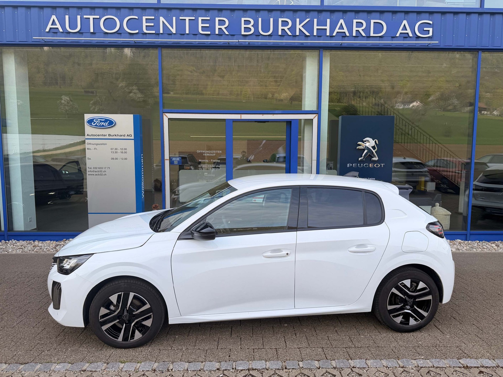 PEUGEOT 208 1.2 Hybrid 145 Allure 5 Jahre Garantie
