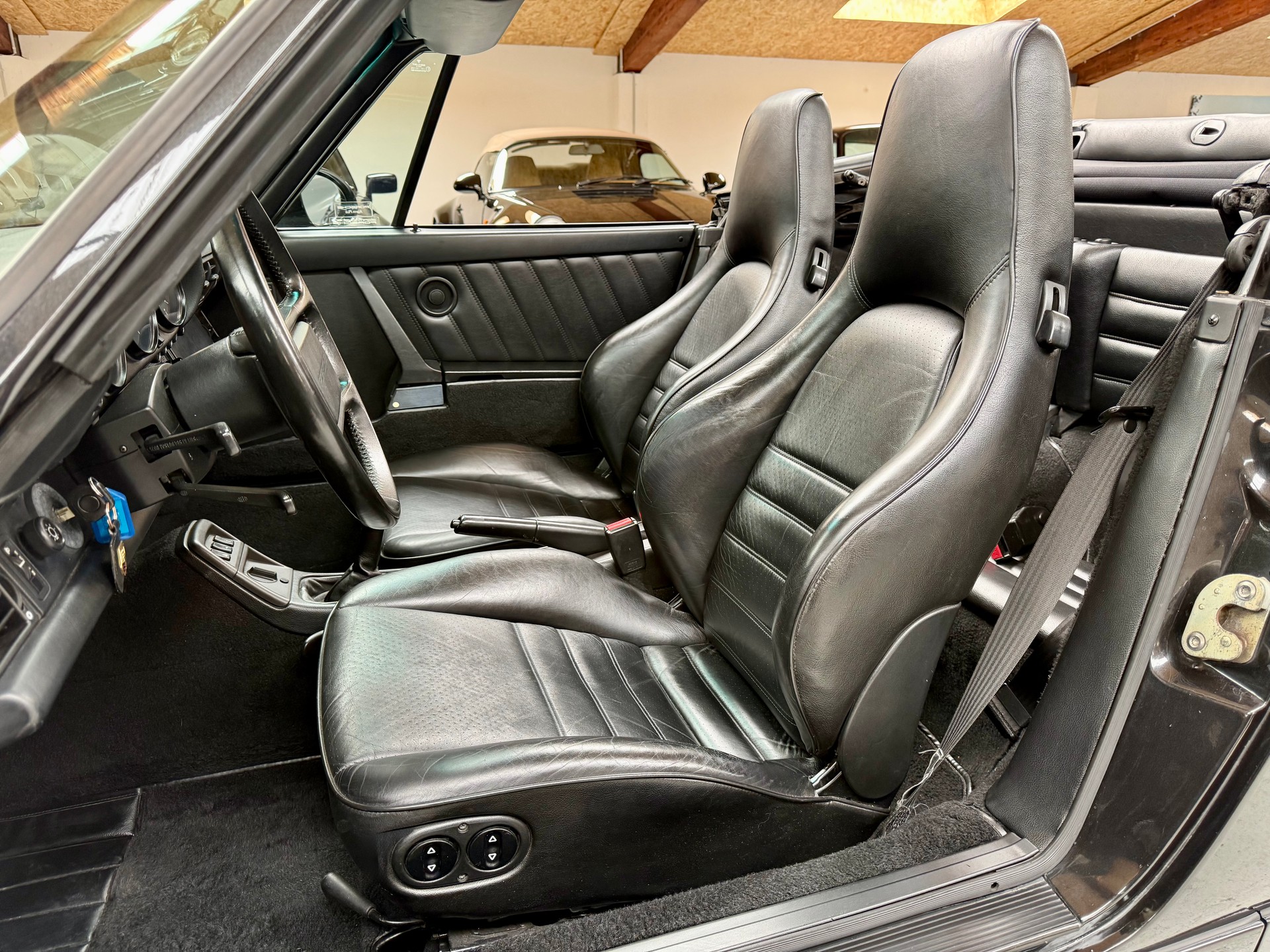 PORSCHE 911 Carrera 2 Cabrio-image-9