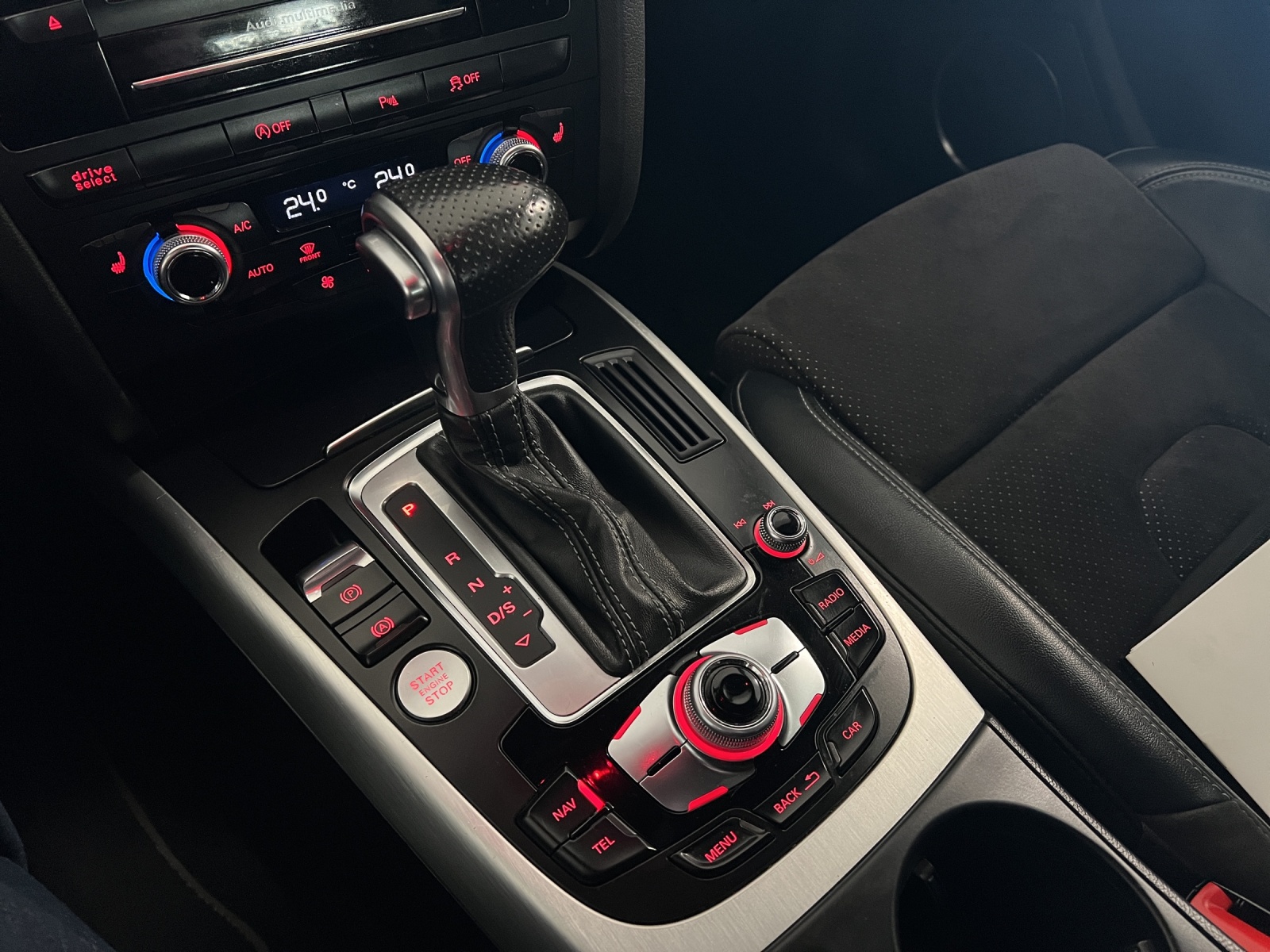AUDI A4 Avant 2.0 TDI quattro S-tronic-image-15