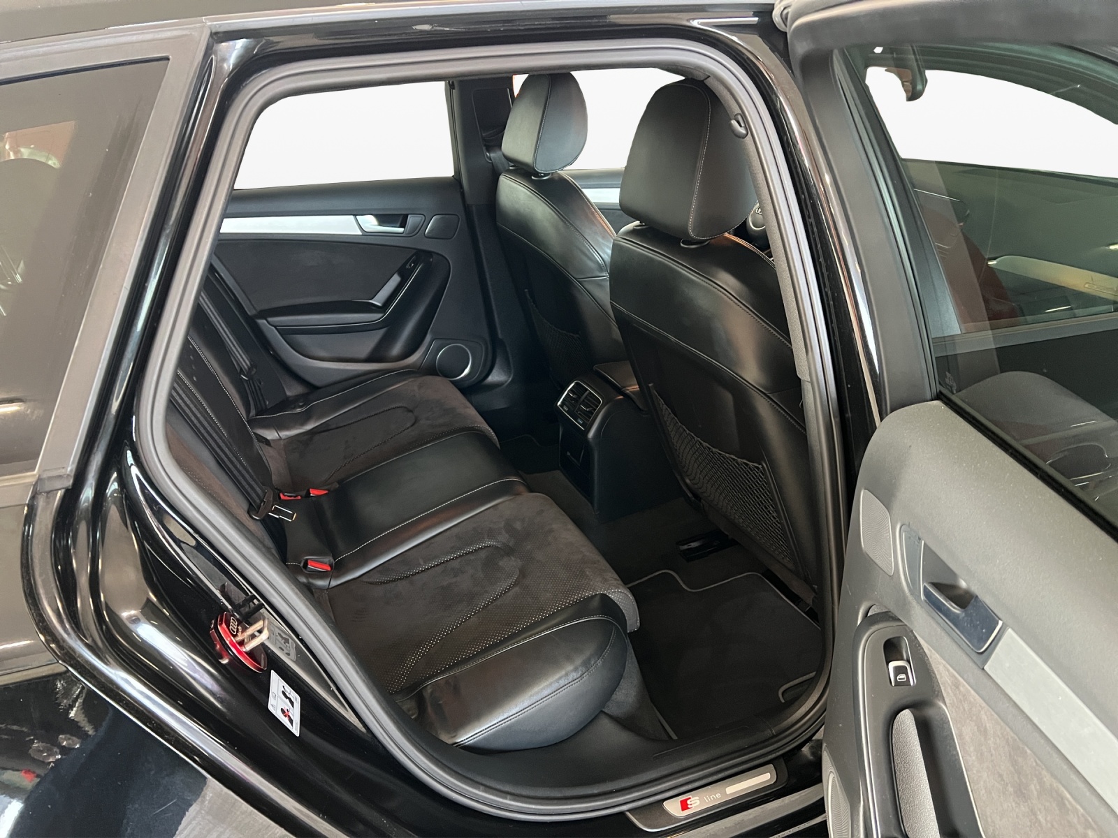 AUDI A4 Avant 2.0 TDI quattro S-tronic-image-9