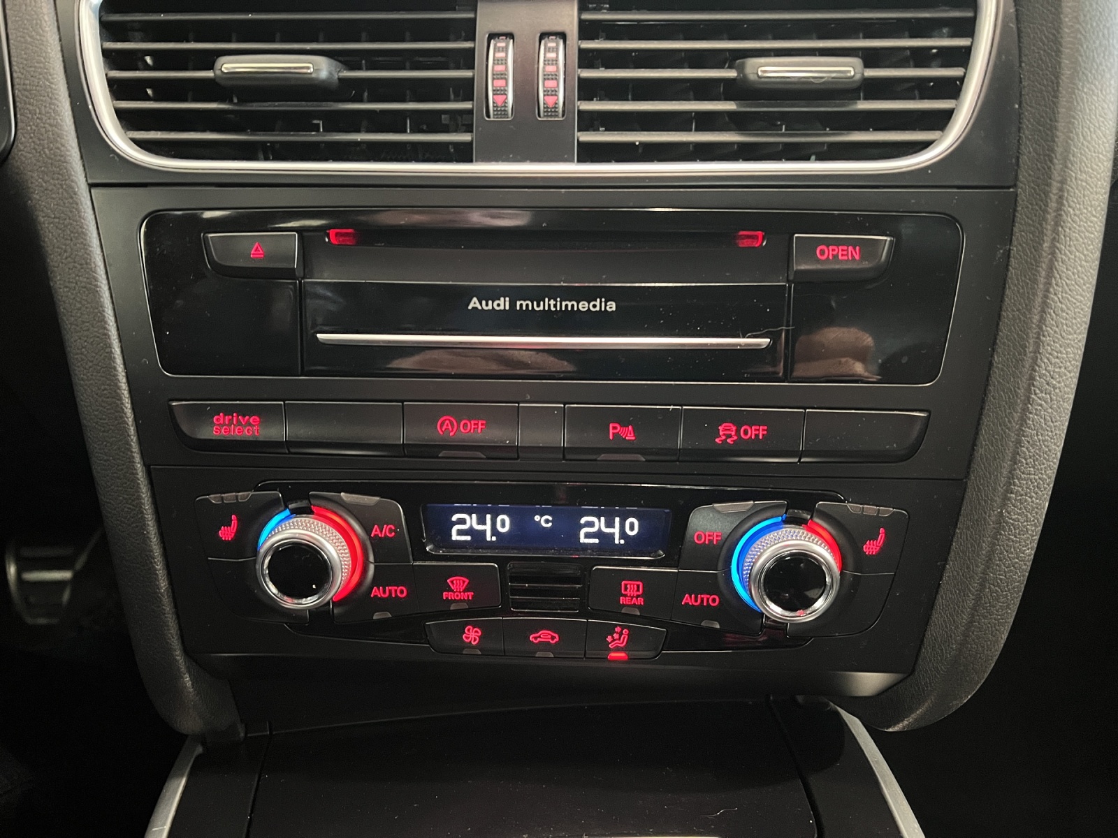 AUDI A4 Avant 2.0 TDI quattro S-tronic-image-14