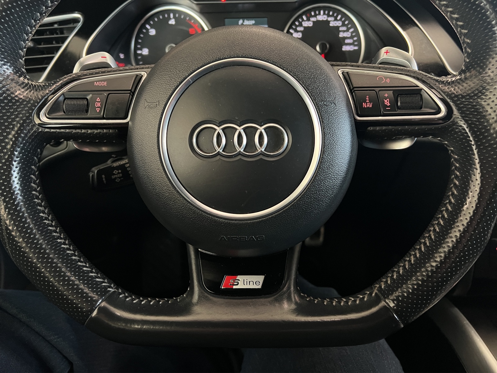 AUDI A4 Avant 2.0 TDI quattro S-tronic-image-18
