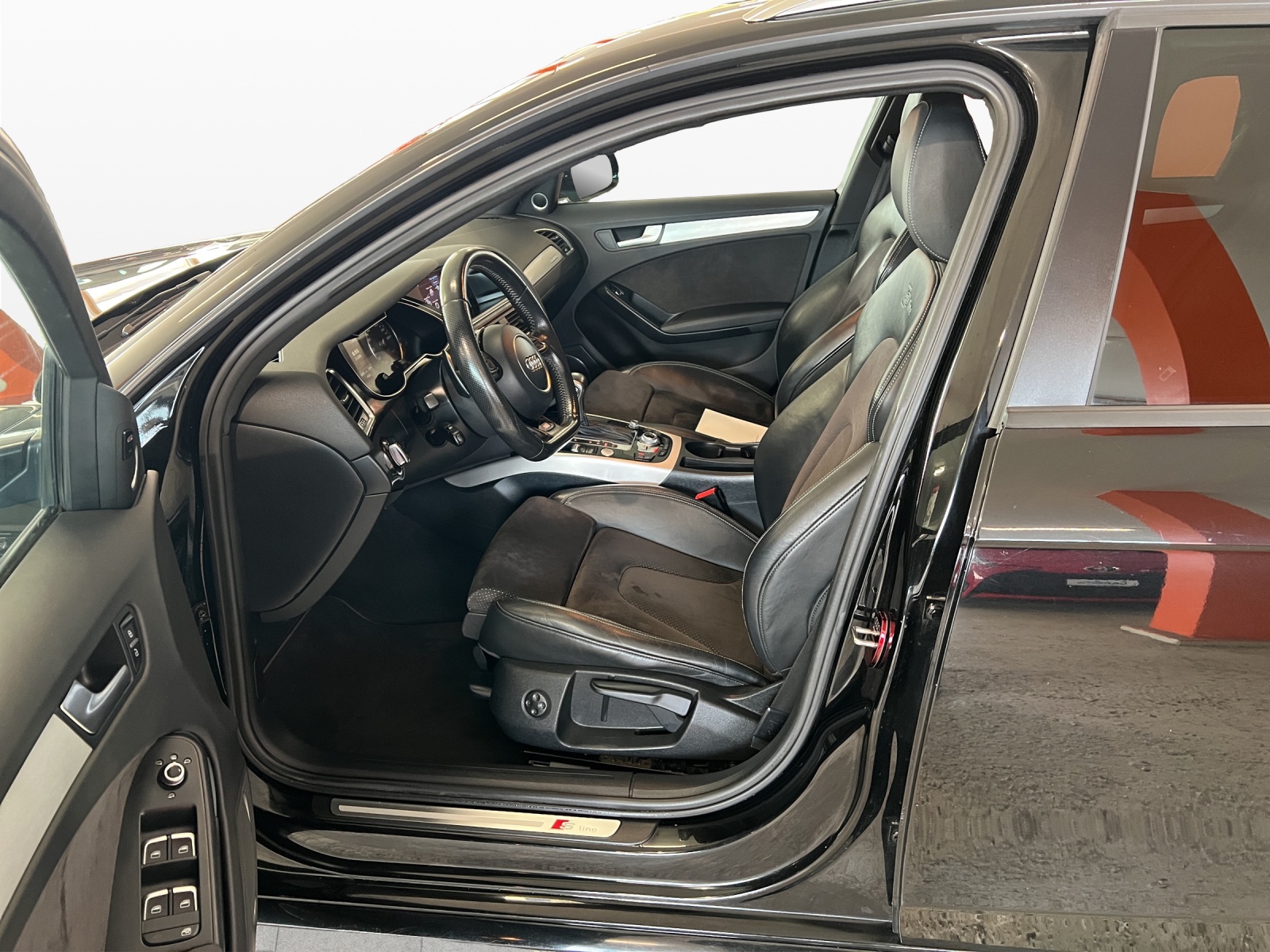 AUDI A4 Avant 2.0 TDI quattro S-tronic-image-10