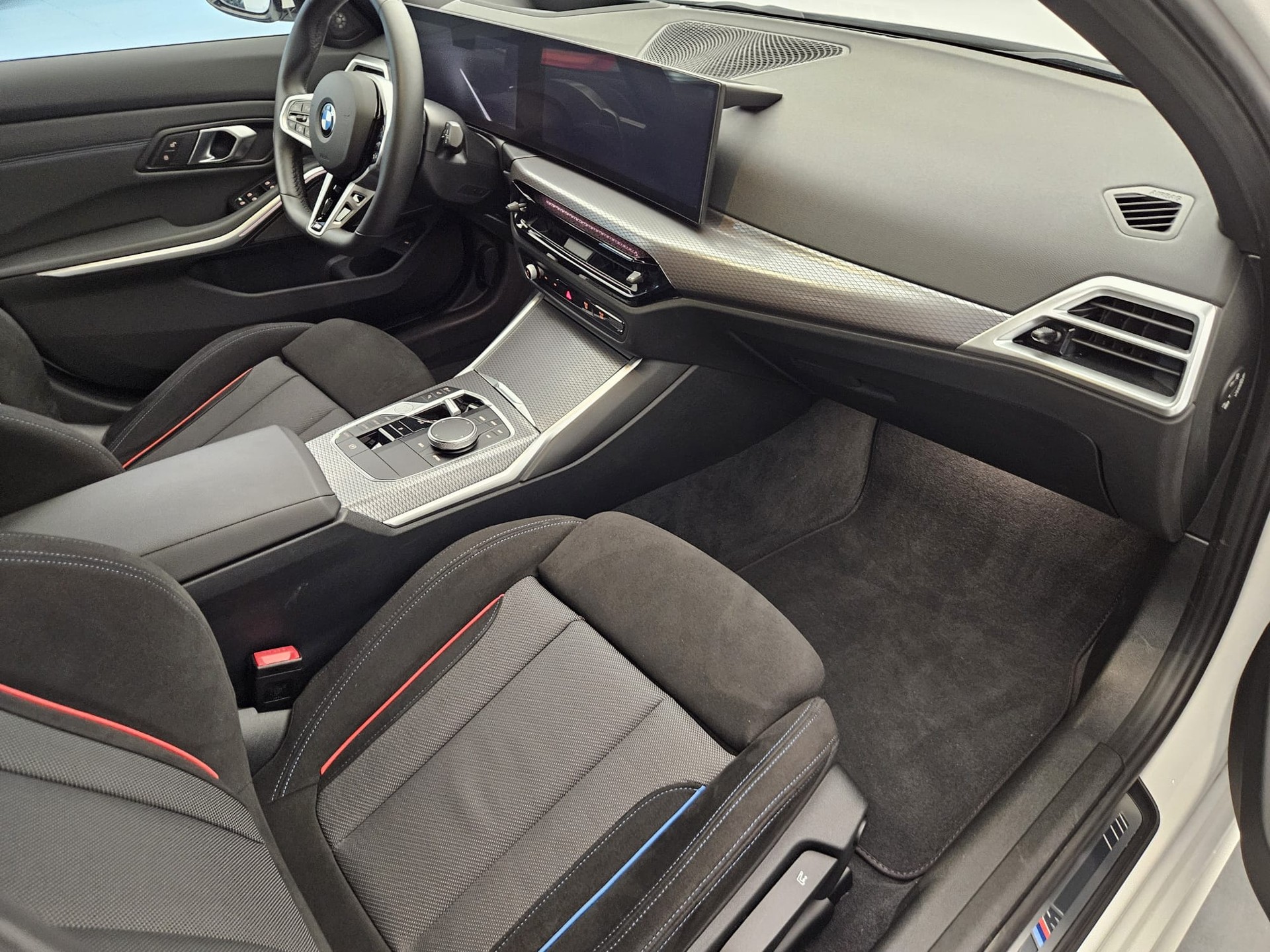 BMW 330d xDrive 48V Touring Steptronic M Sport Pro-image-11
