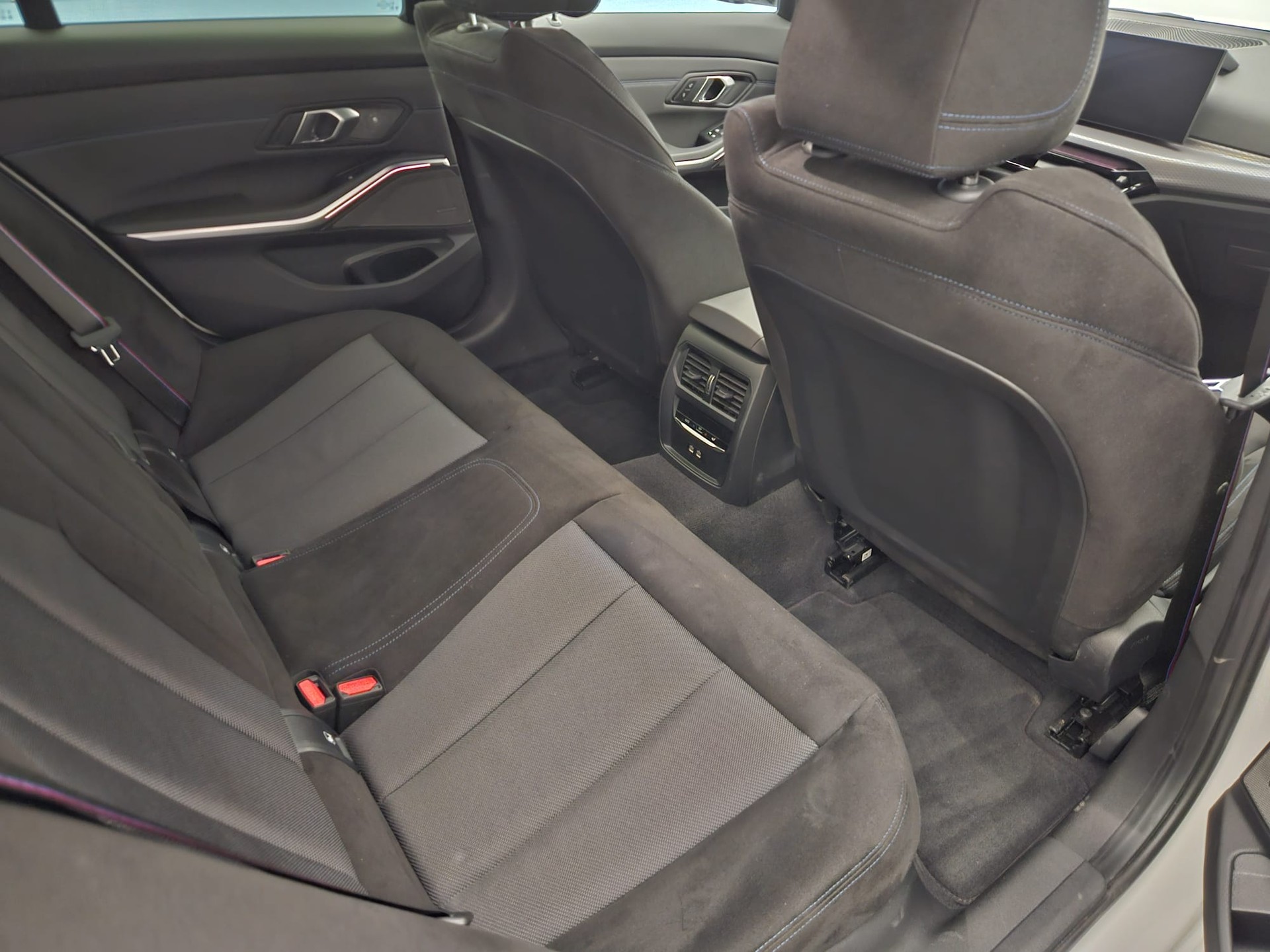 BMW 330d xDrive 48V Touring Steptronic M Sport Pro-image-13