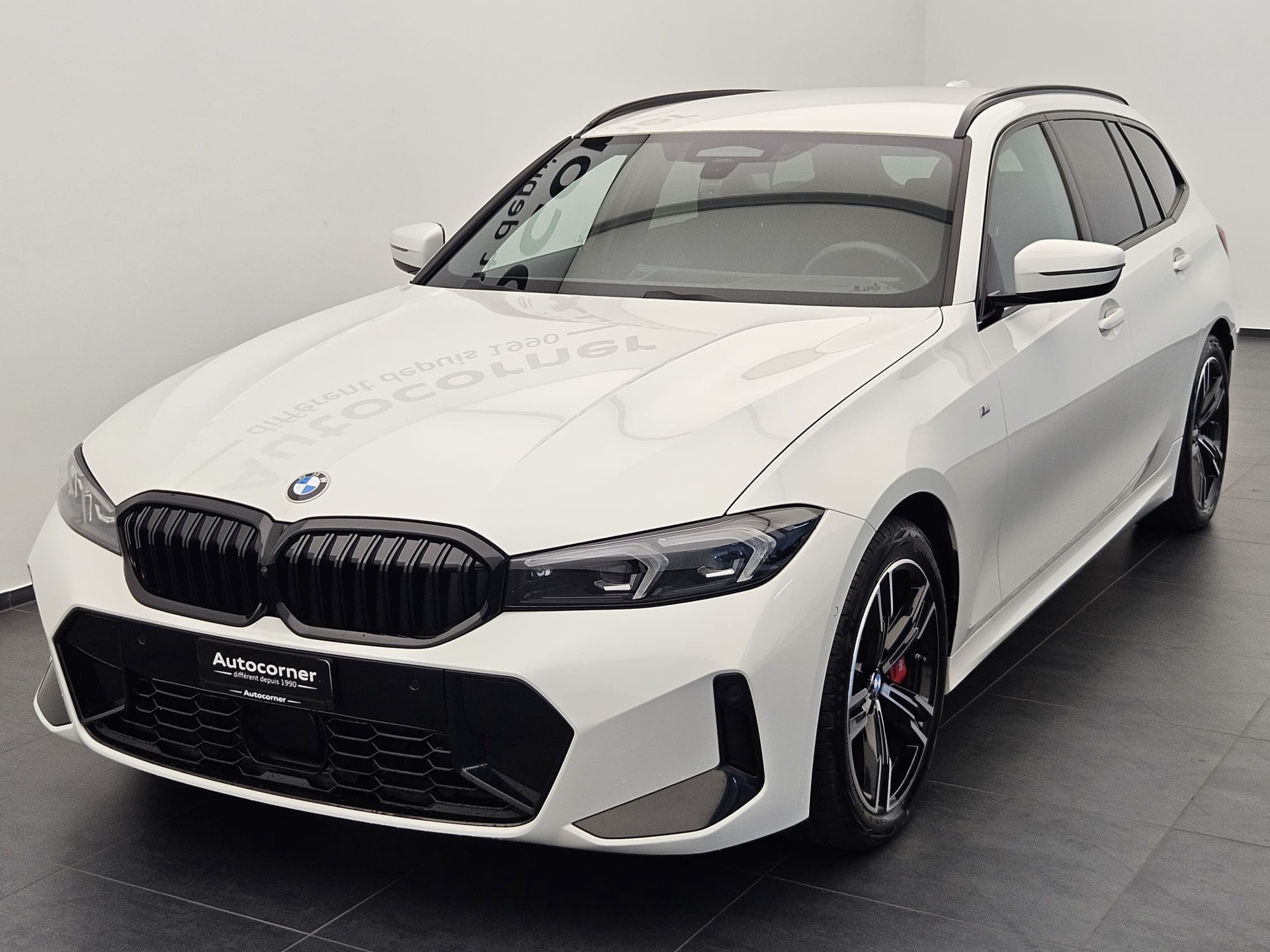 BMW 330d xDrive 48V Touring Steptronic M Sport Pro-showroom-element-2