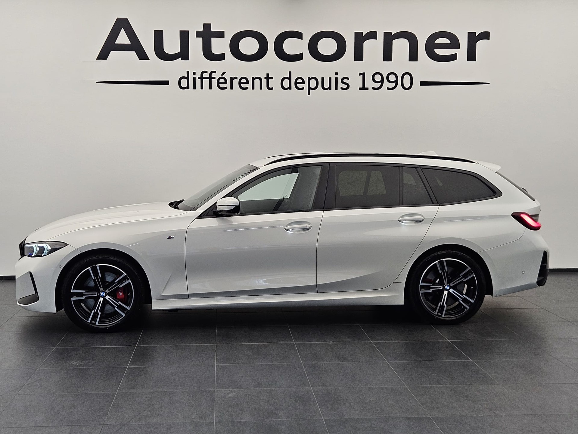 BMW 330d xDrive 48V Touring Steptronic M Sport Pro-showroom-element-1