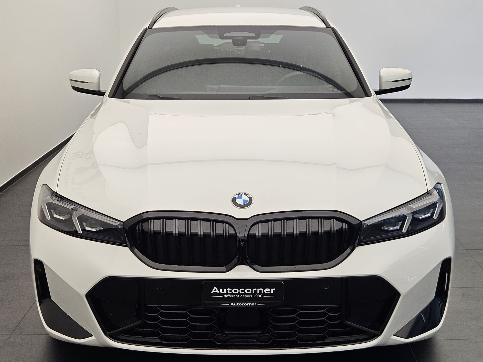 BMW 330d xDrive 48V Touring Steptronic M Sport Pro-showroom-element-3