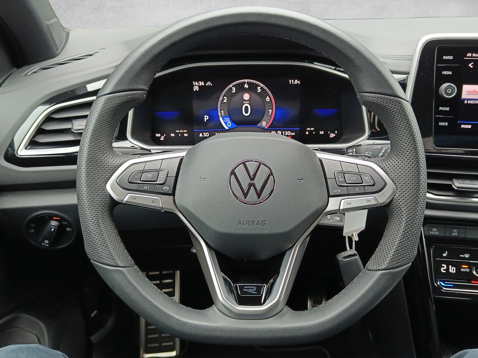 VW T-Roc 1.5 TSI EVO R-Line DSG*AHK*IQ Light*Kamera*-image-9