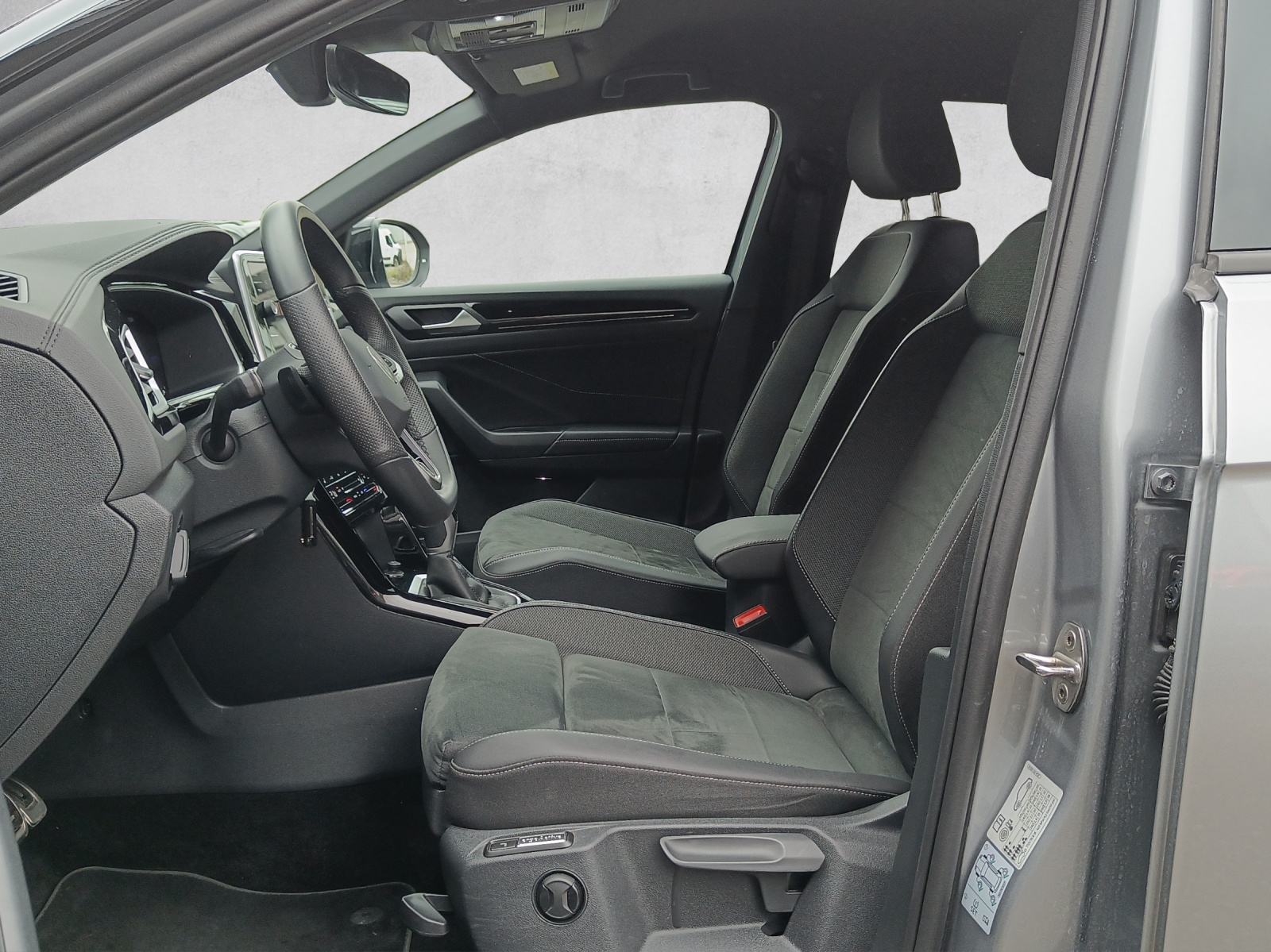VW T-Roc 1.5 TSI EVO R-Line DSG*AHK*IQ Light*Kamera*-image-8