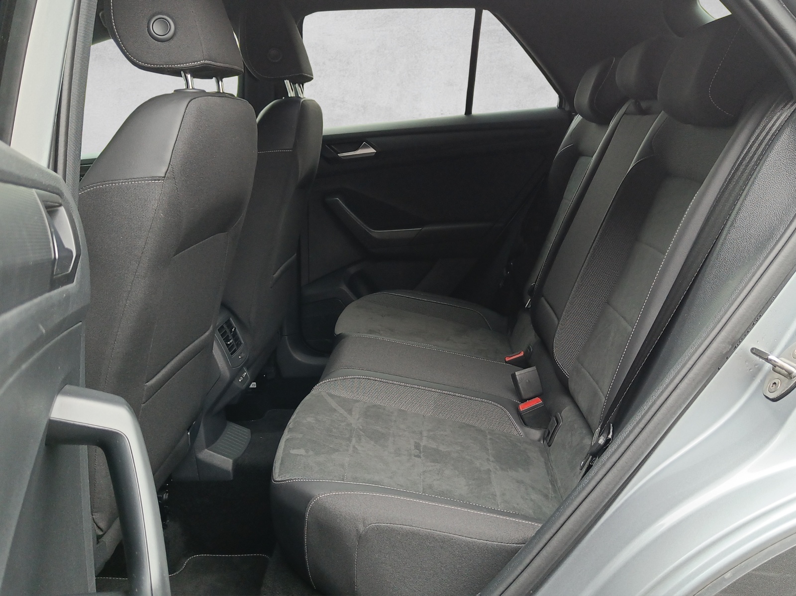 VW T-Roc 1.5 TSI EVO R-Line DSG*AHK*IQ Light*Kamera*-image-14