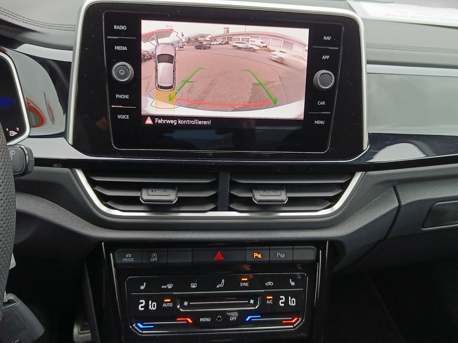 VW T-Roc 1.5 TSI EVO R-Line DSG*AHK*IQ Light*Kamera*-image-13