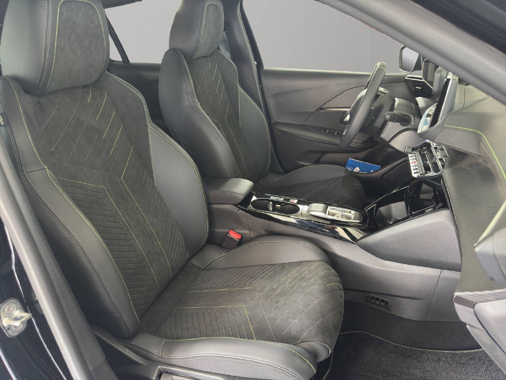 PEUGEOT 208 1.2 Hybrid 145 GT-image-10