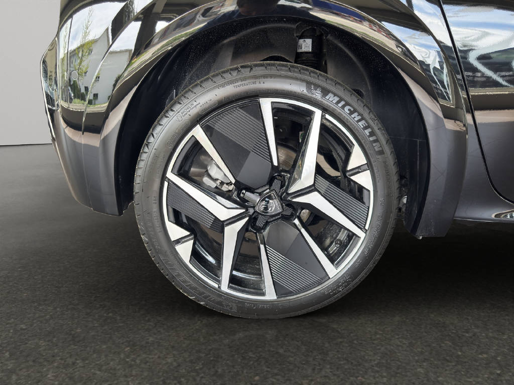 PEUGEOT 208 1.2 Hybrid 145 GT-image-14