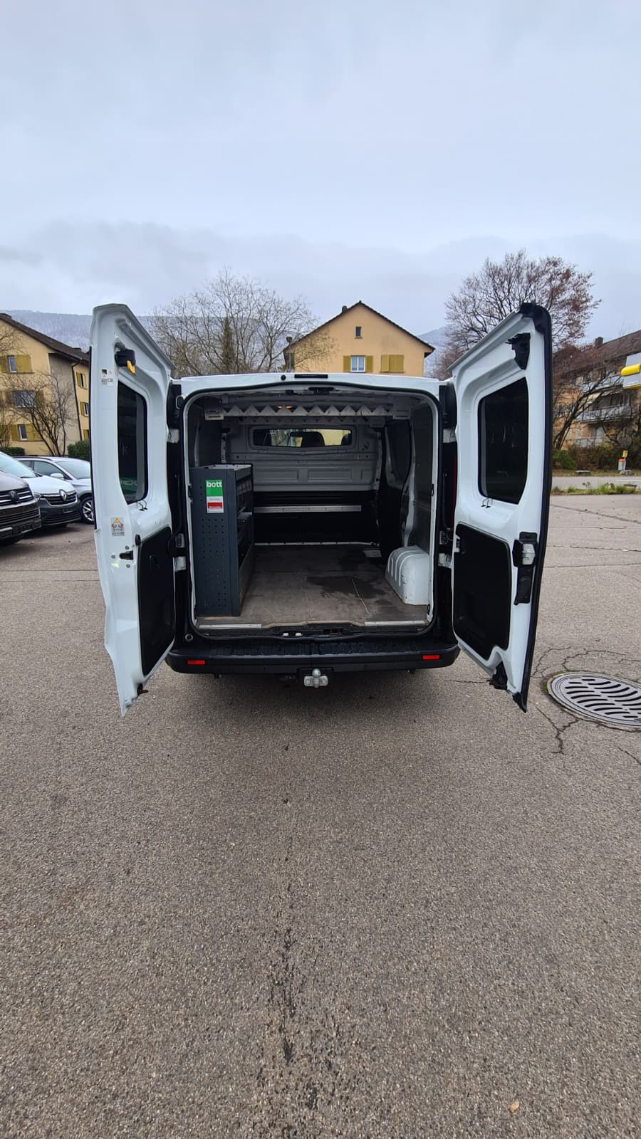 NISSAN NV300 dCi 125 2.9 L1H1 Comfort ** 3-Plätzer ** RF-Kamera ** Anh-Kupplung ** Werkstatt-Einrichtung ** Frisch Ab MFK & Service **-image-7