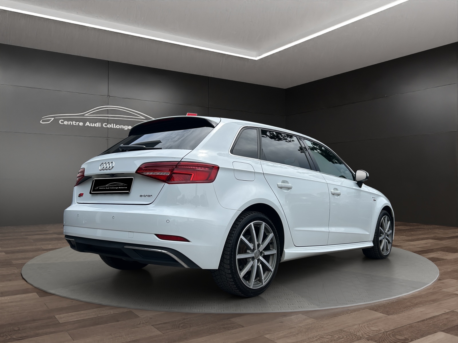 AUDI A3 Sportback 1.4 e-tron Sport S-tronic-image-4