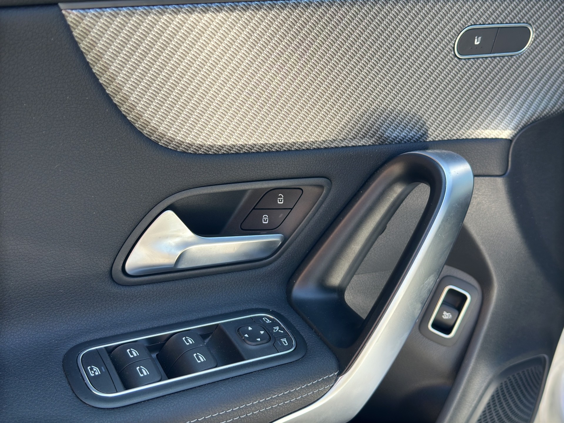 MERCEDES-BENZ CLA 180 d Progressive 8G-DCT-image-8