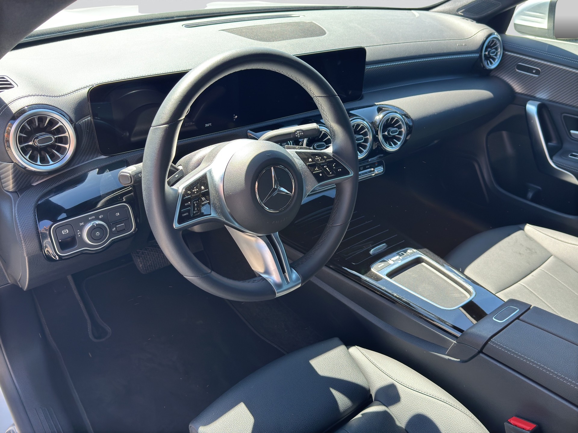 MERCEDES-BENZ CLA 180 d Progressive 8G-DCT-image-6