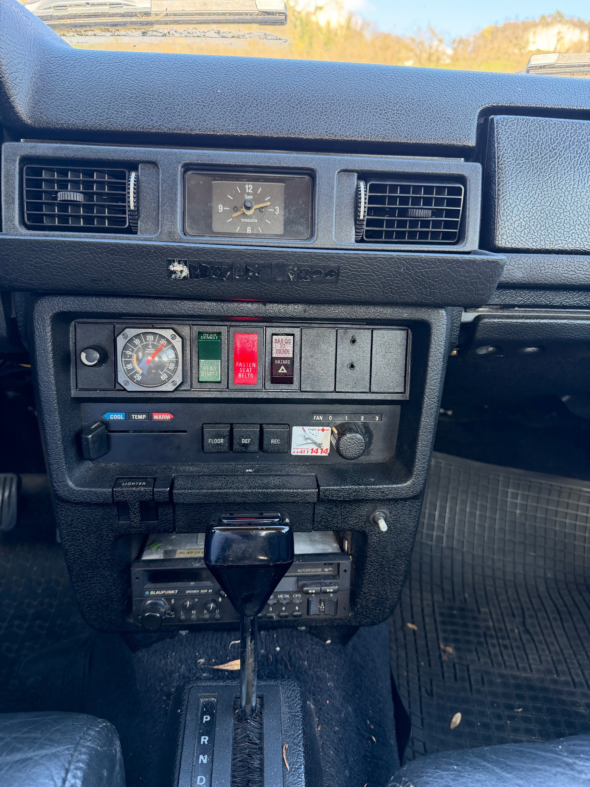 VOLVO 244 GL-image-12