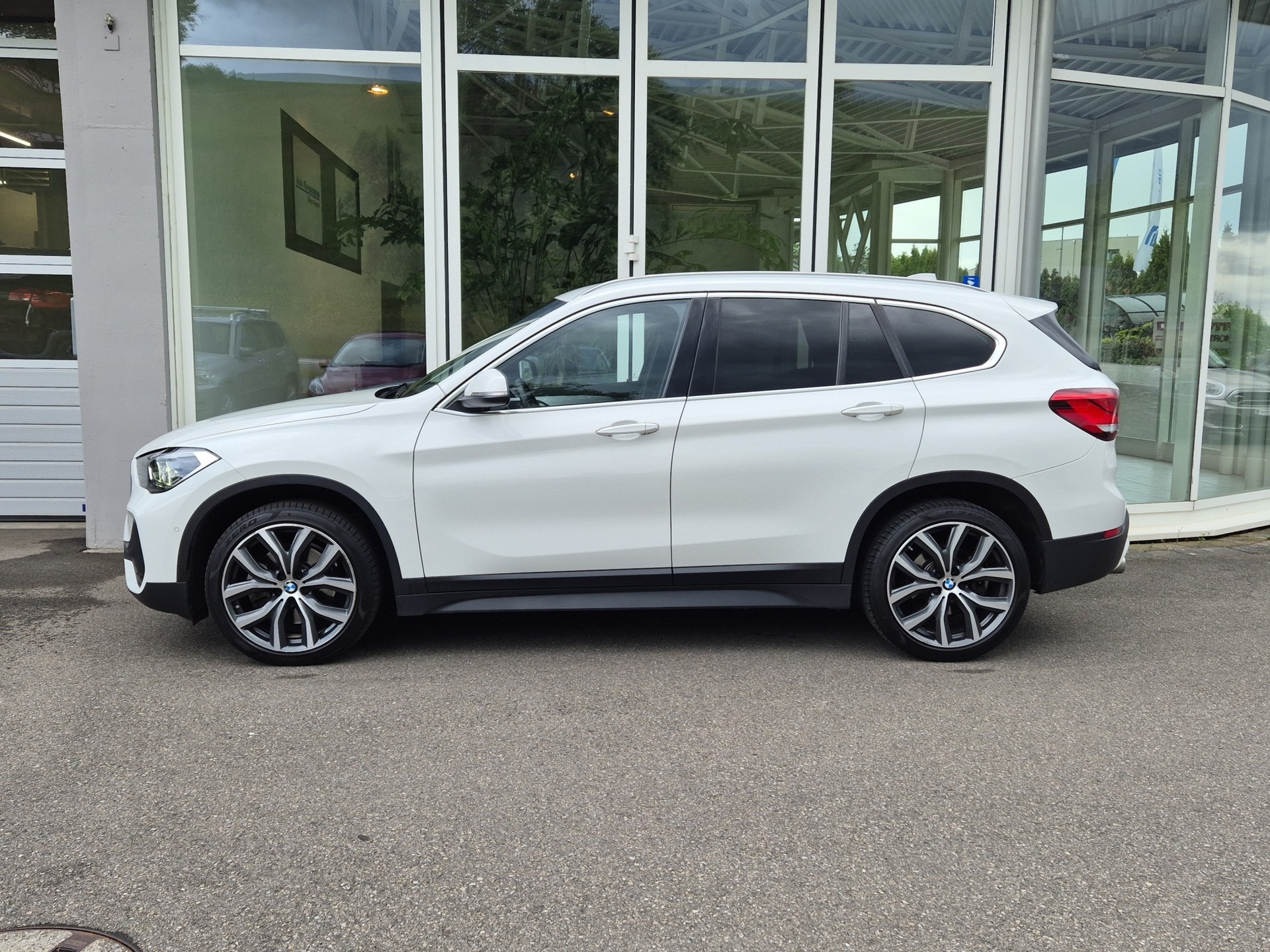 BMW X1 xDrive 20d Sport Line Steptronic-showroom-element-3