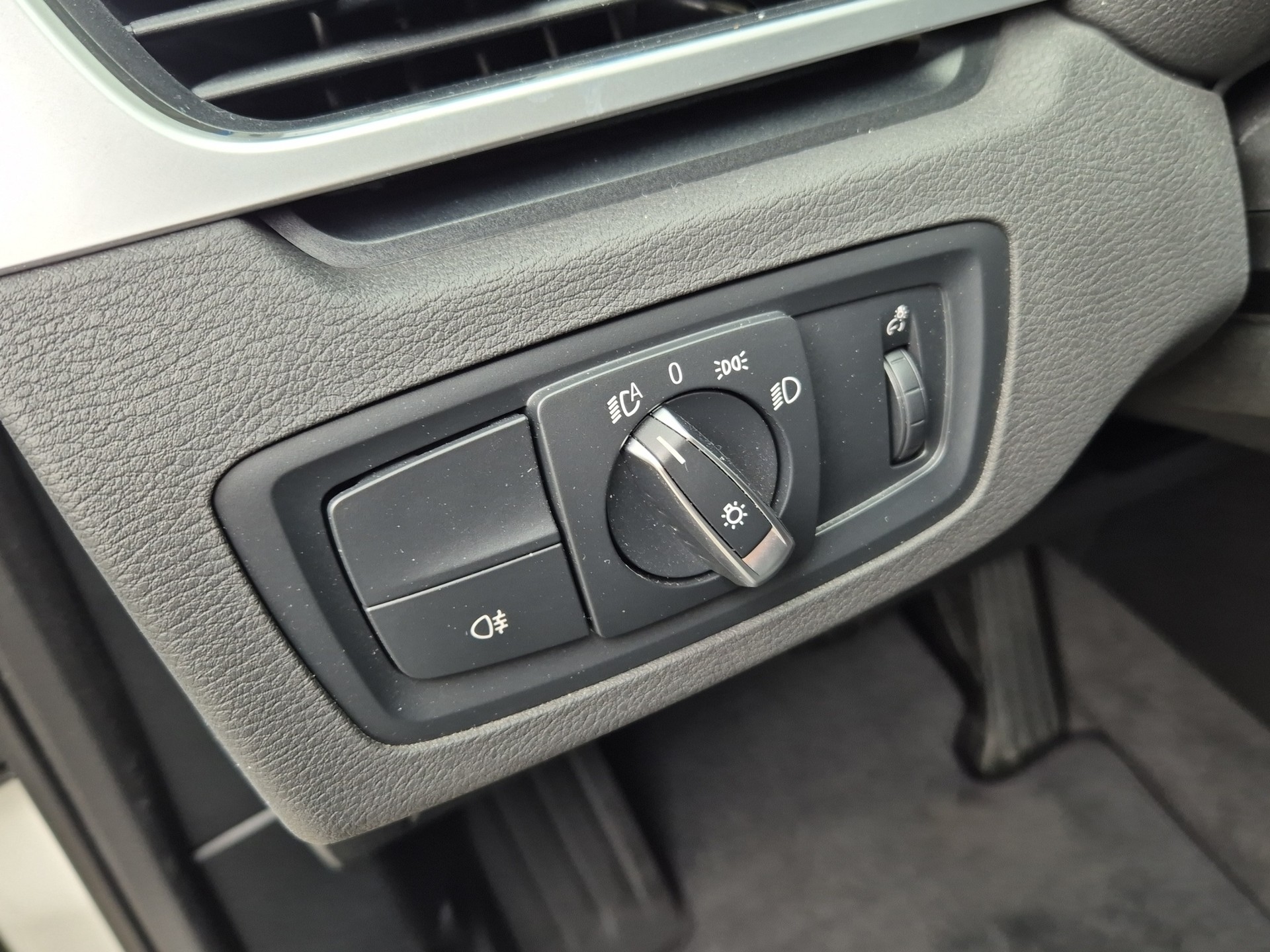 BMW X1 xDrive 20d Sport Line Steptronic-image-16