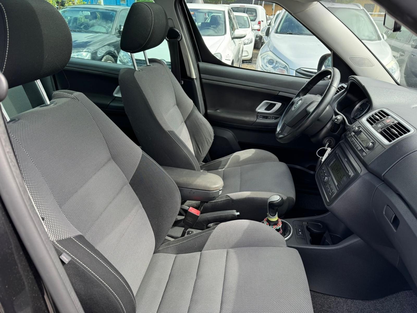 SKODA Roomster 1.9 TDI Elegance-image-4