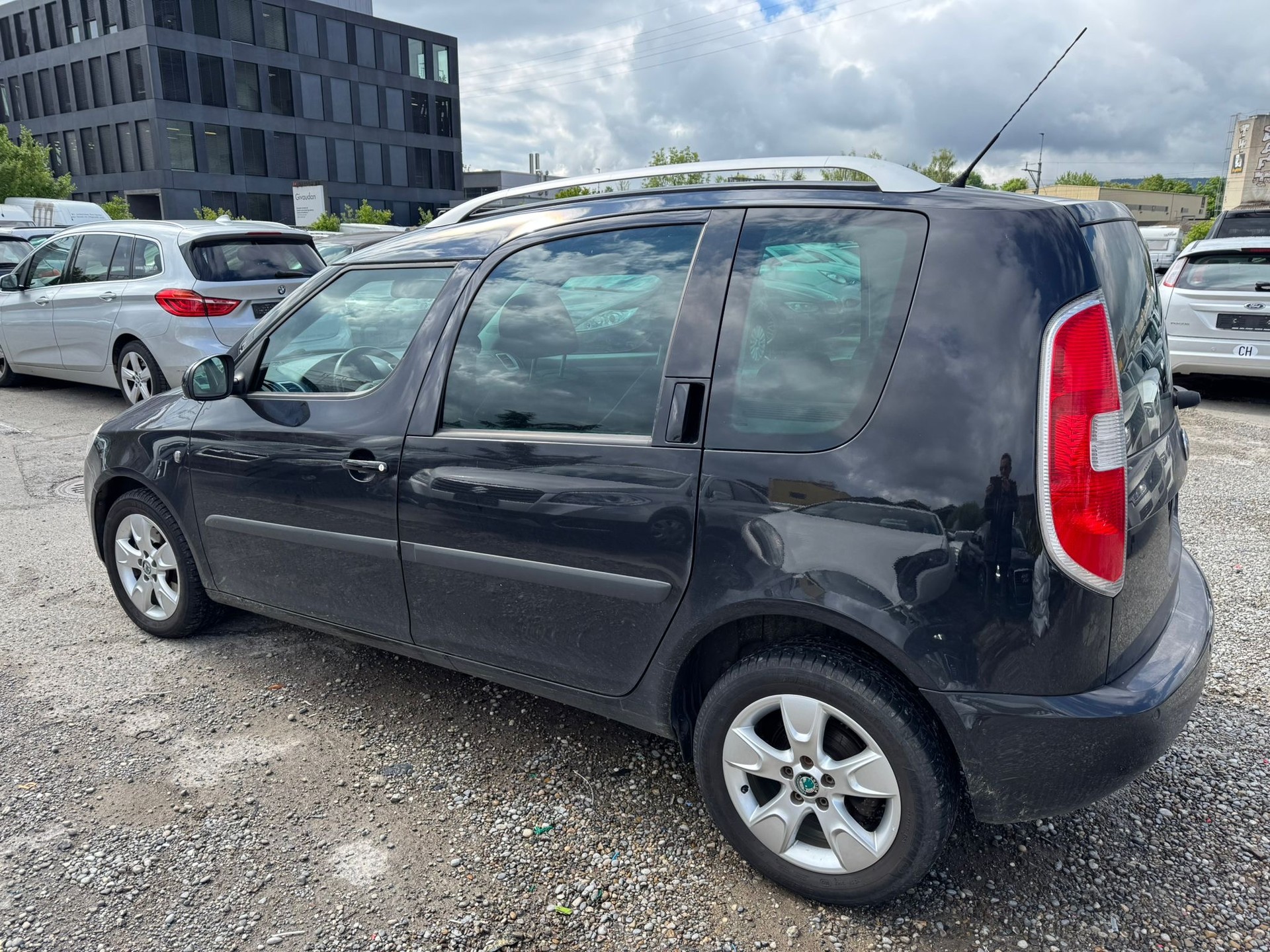 SKODA Roomster 1.9 TDI Elegance-image-9