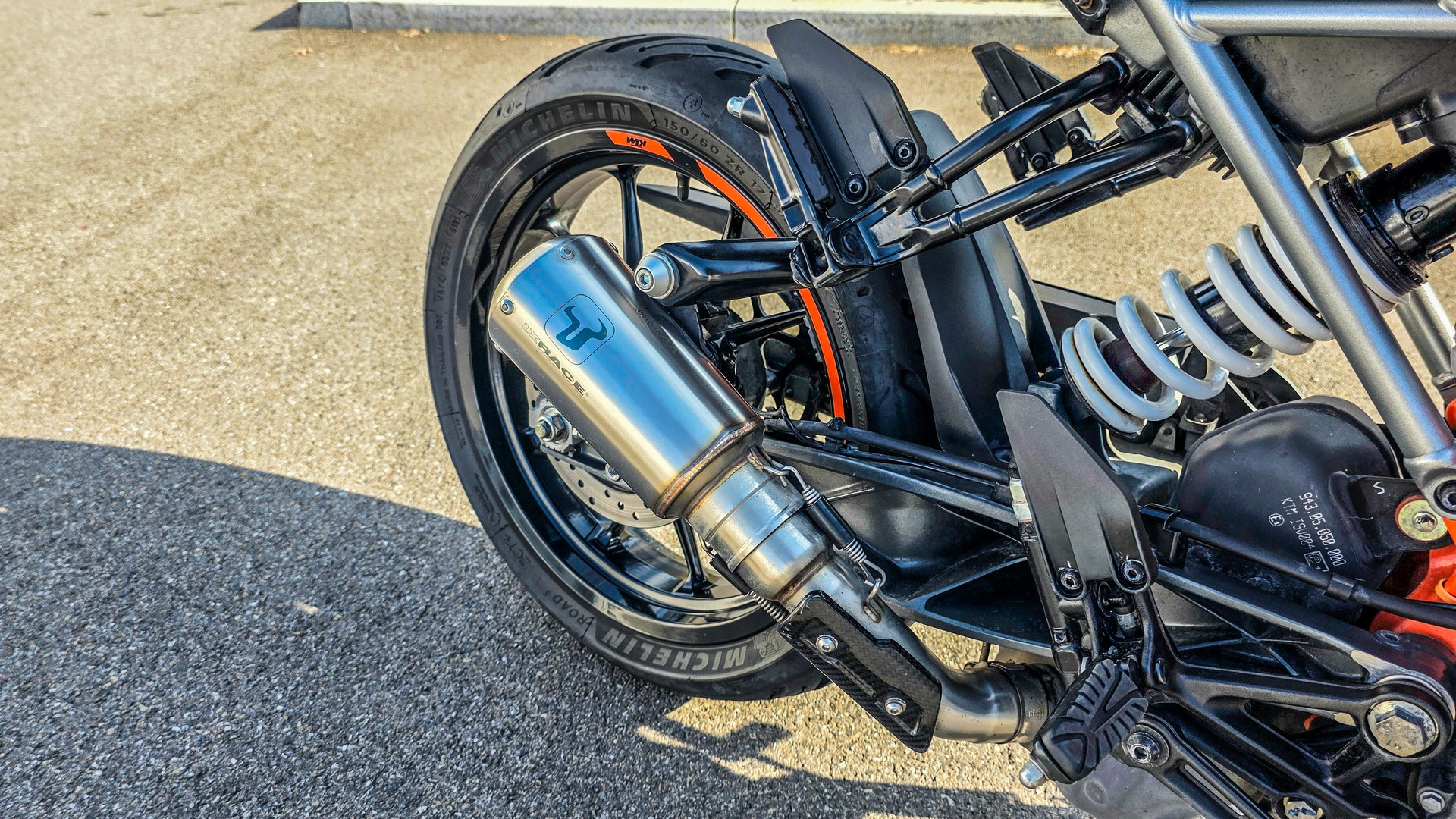 KTM 125 Duke-image-8