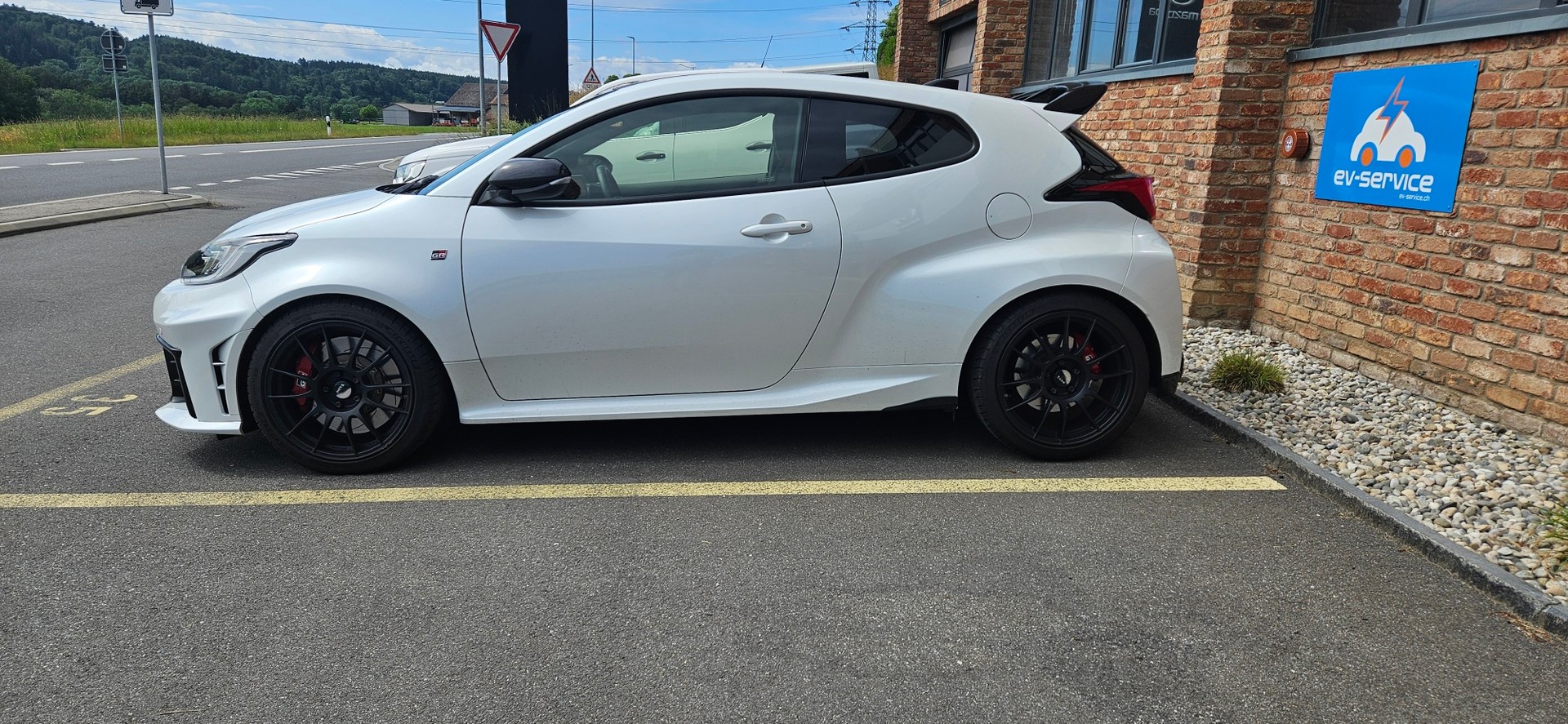 TOYOTA Yaris 1.6 GR Sport-showroom-element-3