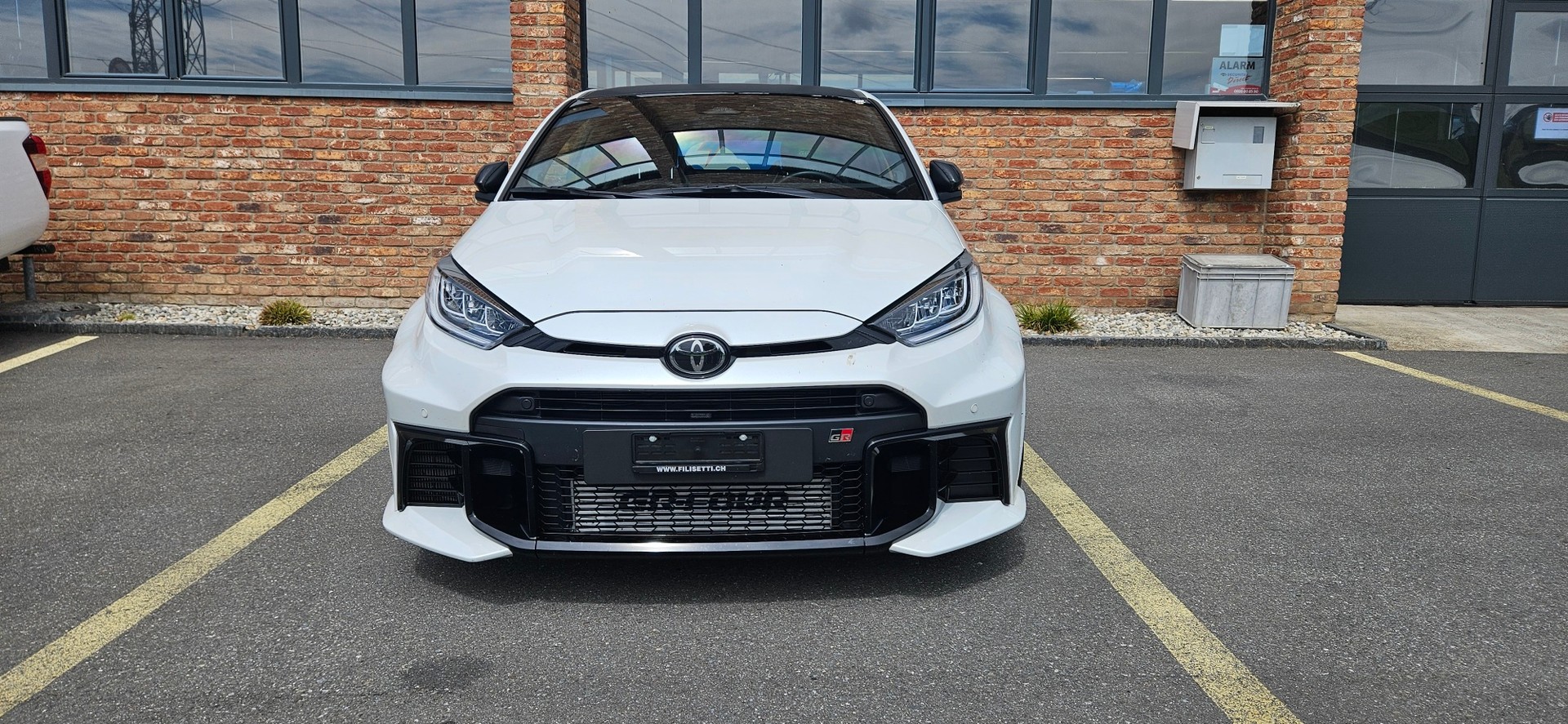TOYOTA Yaris 1.6 GR Sport-showroom-element-1
