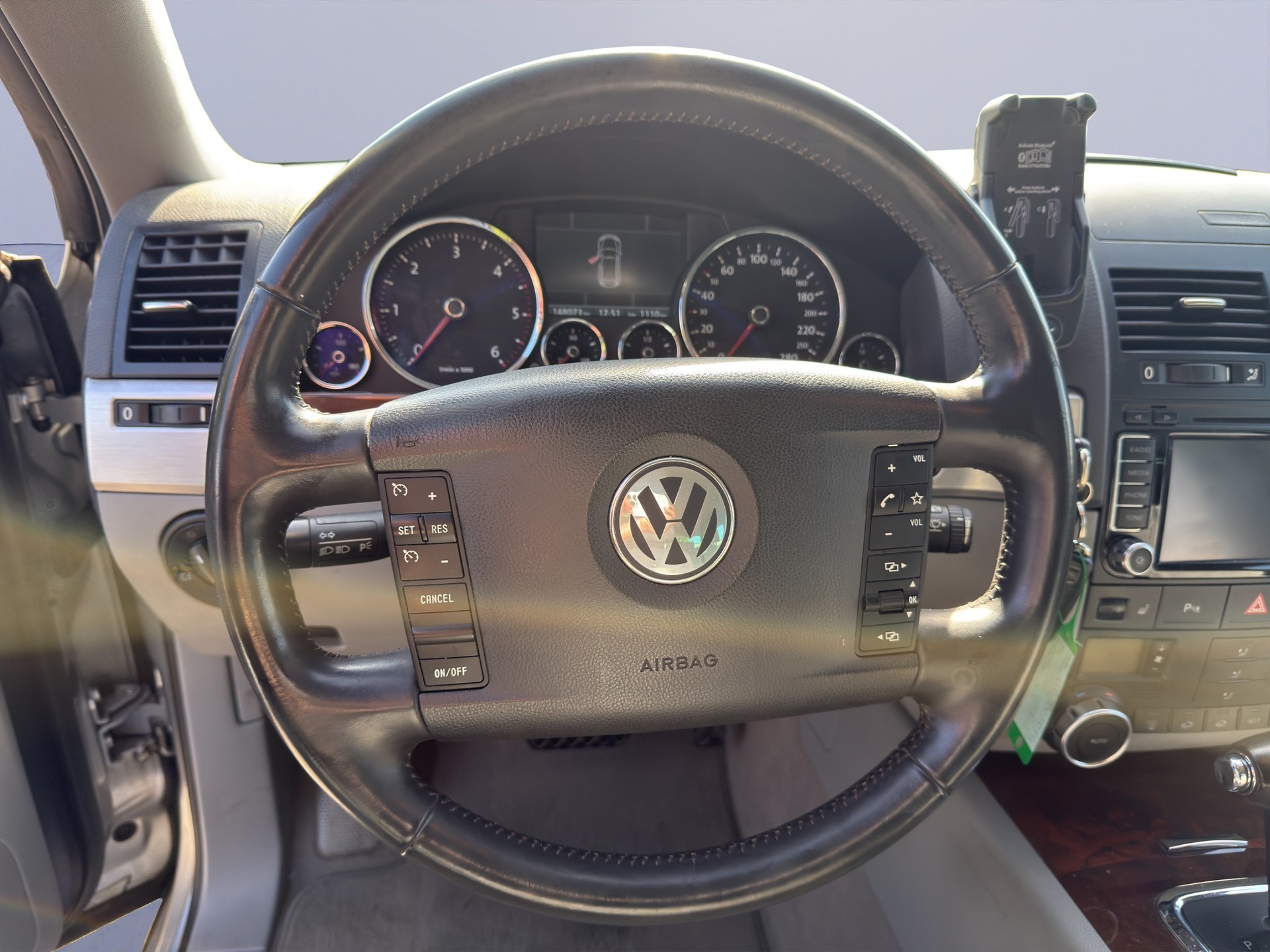 VW Touareg 3.0 TDI Tiptronic-image-14