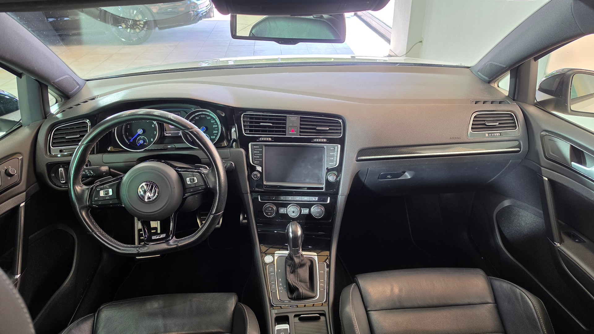 VW Golf 2.0 TSI R 4Motion DSG, Top Zustand, Schweizer Fahrzeug, Frisch ab MFK und Frisch ab Service, 8-FACH BEREIFT-image-5