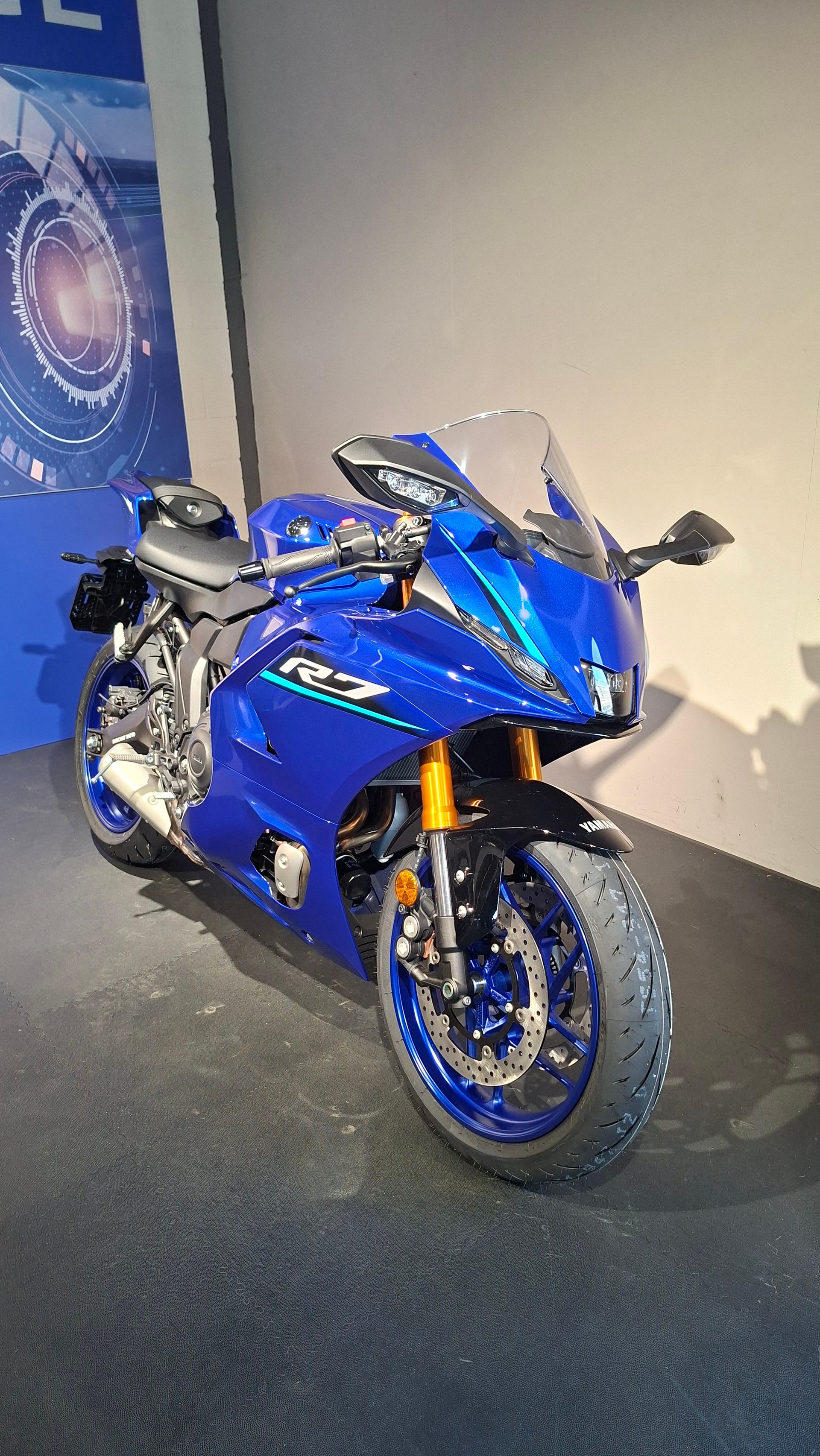 YAMAHA R7-image-1