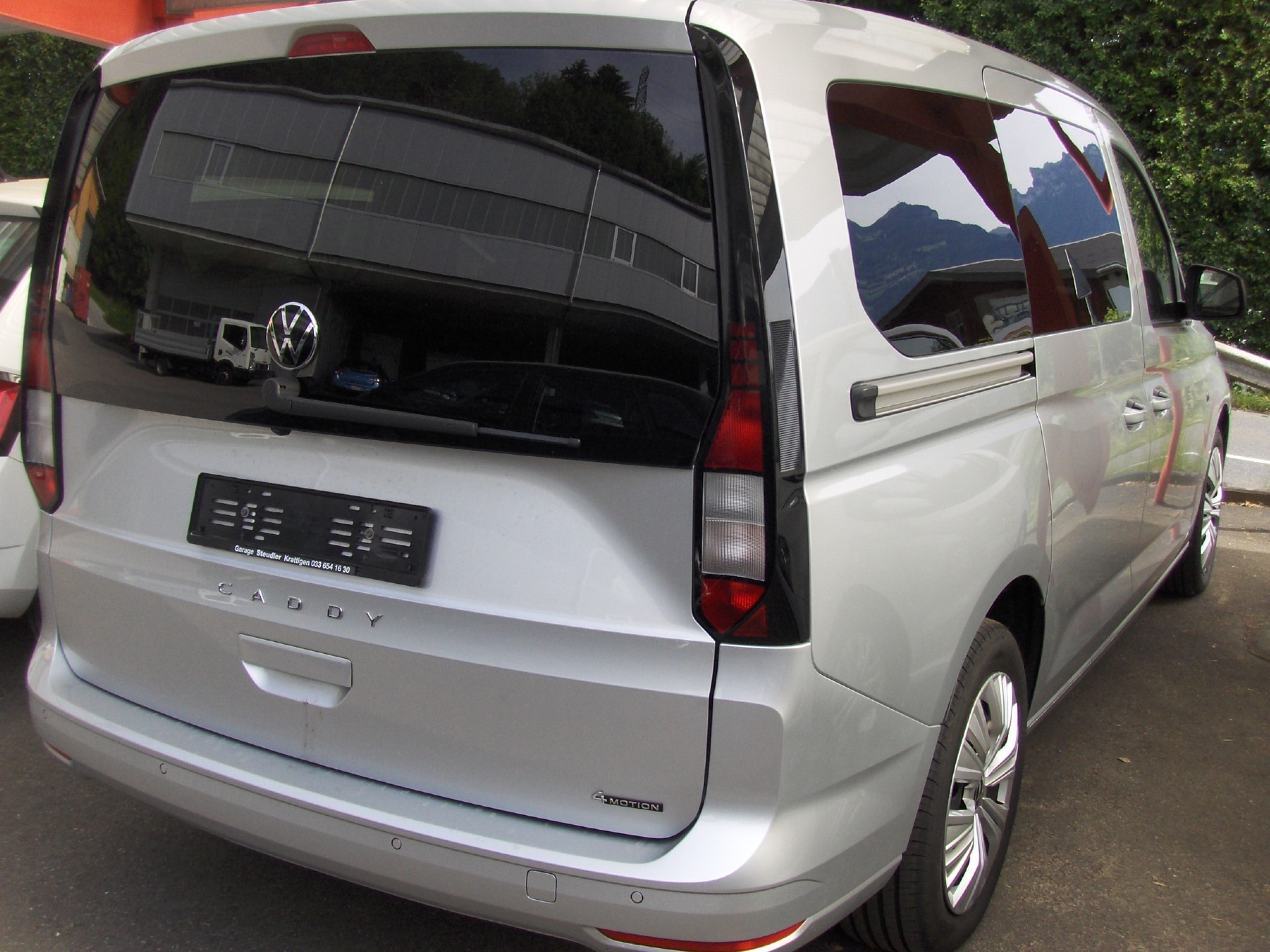 VW Caddy Maxi 2.0 TDI Life 4Motion-image-2