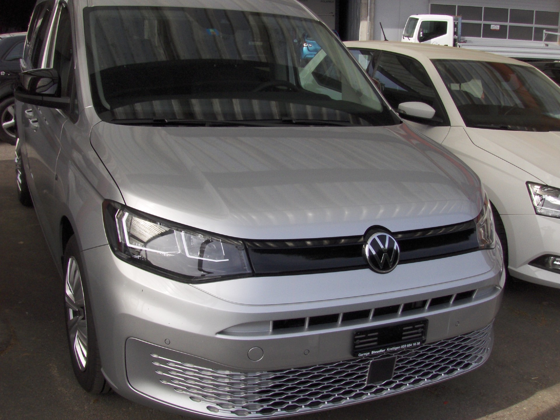VW Caddy Maxi 2.0 TDI Life 4Motion-image-1