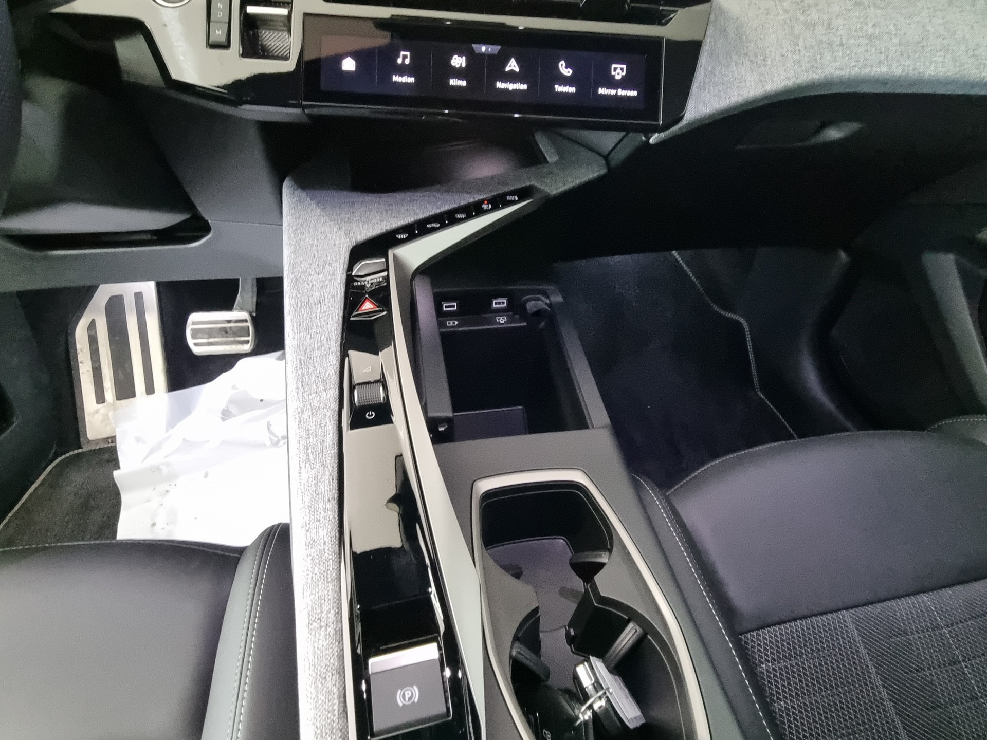 PEUGEOT 5008 145 Hybrid GT 7-Plätzer-image-9