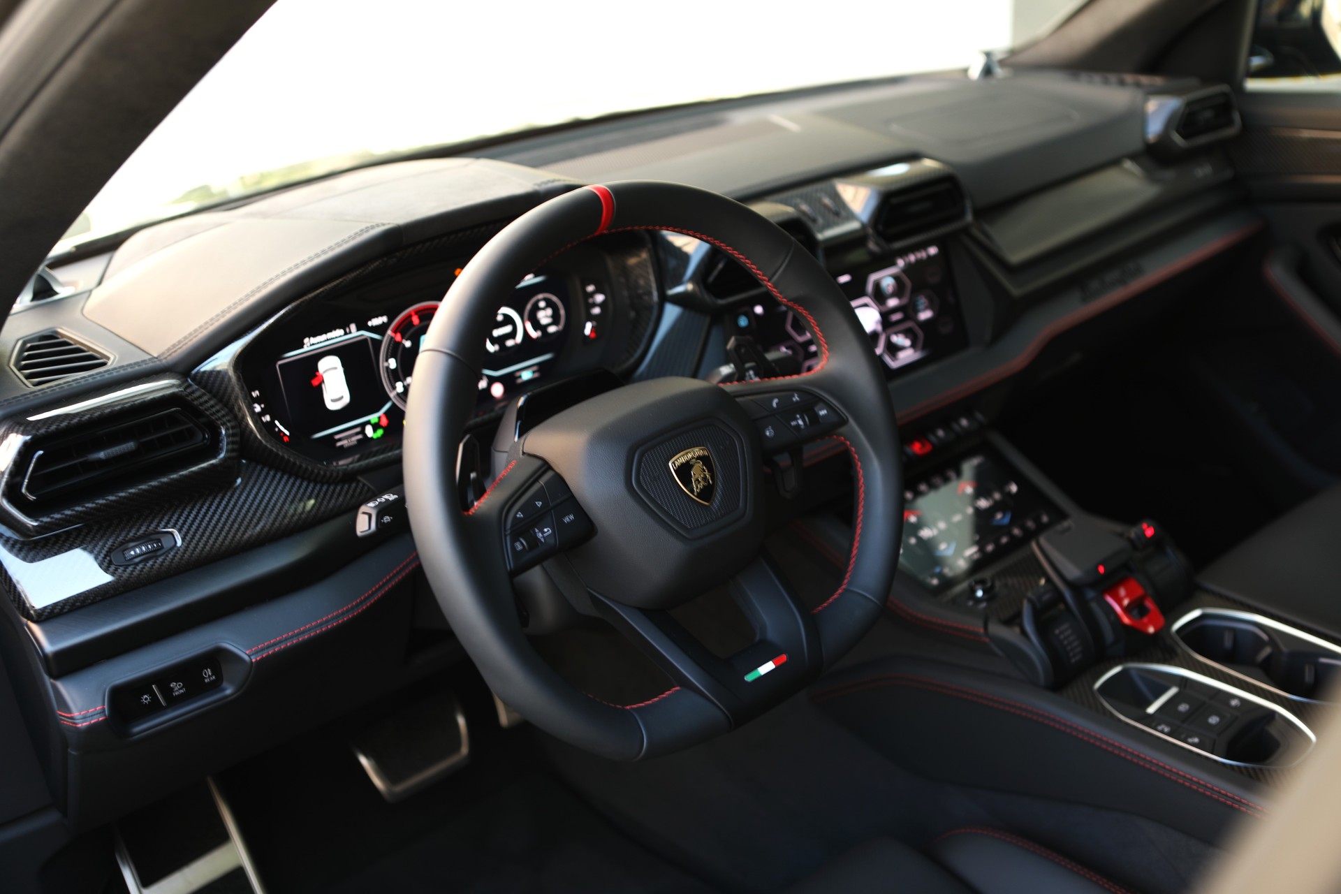LAMBORGHINI Urus SE-image-10