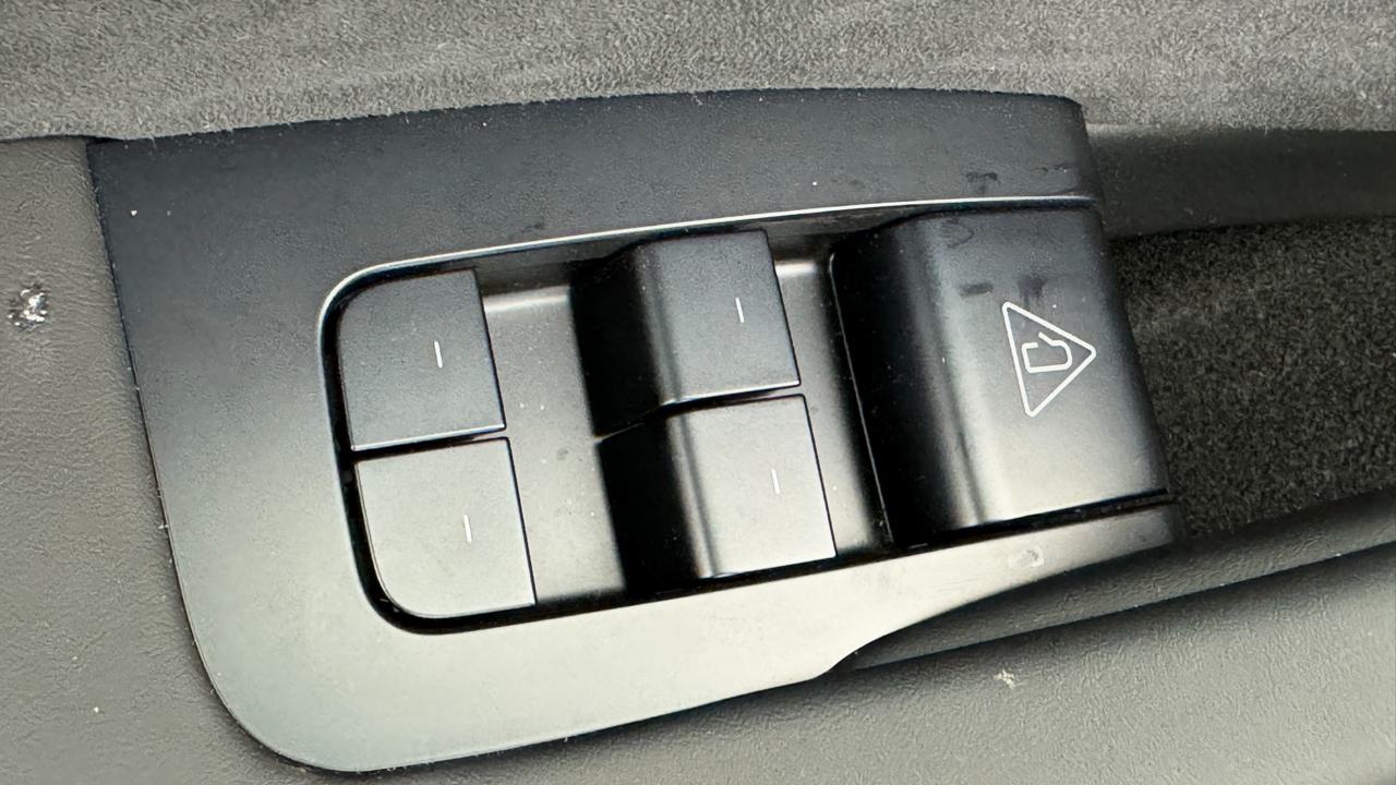 TESLA Model 3 Long Range Dual Motor AWD-image-8