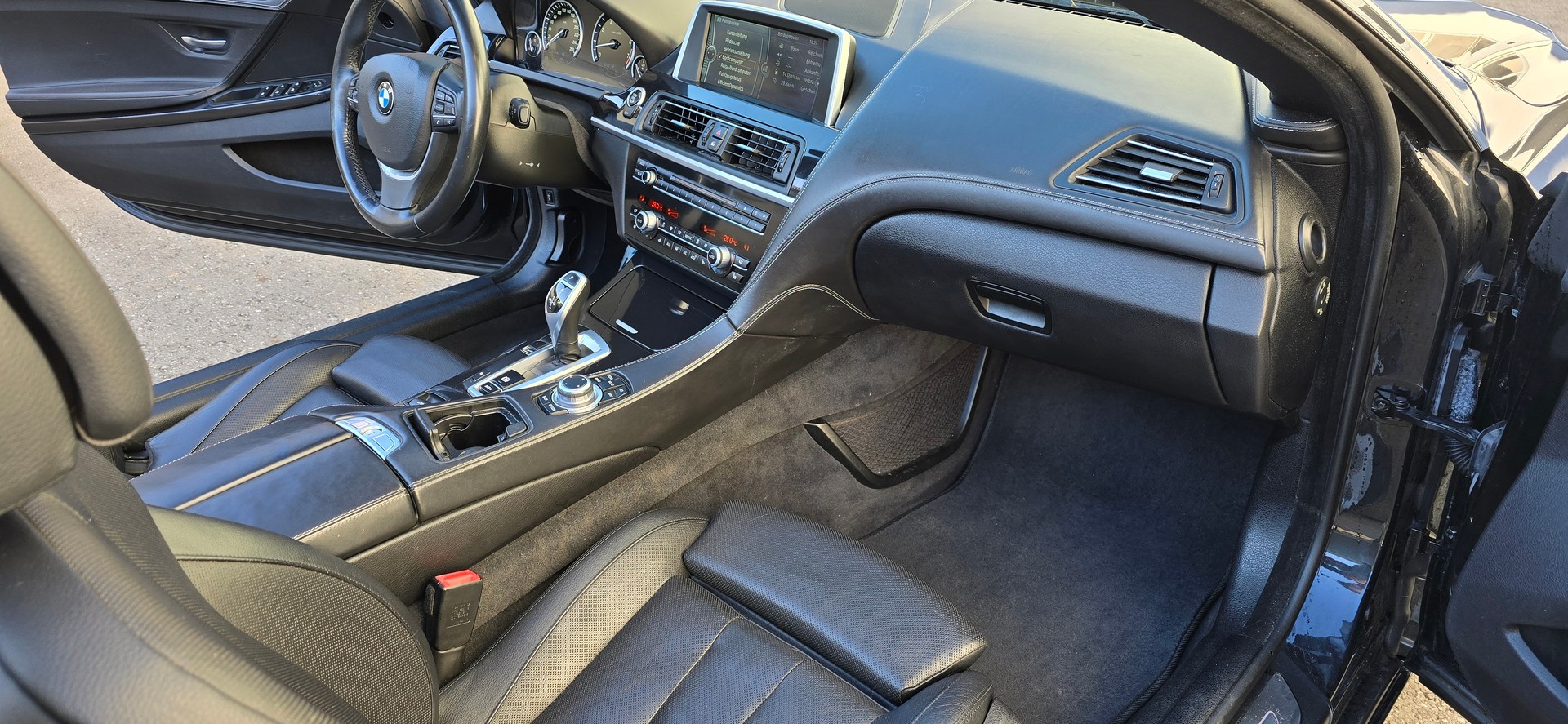 BMW 650i Cabrio-image-22