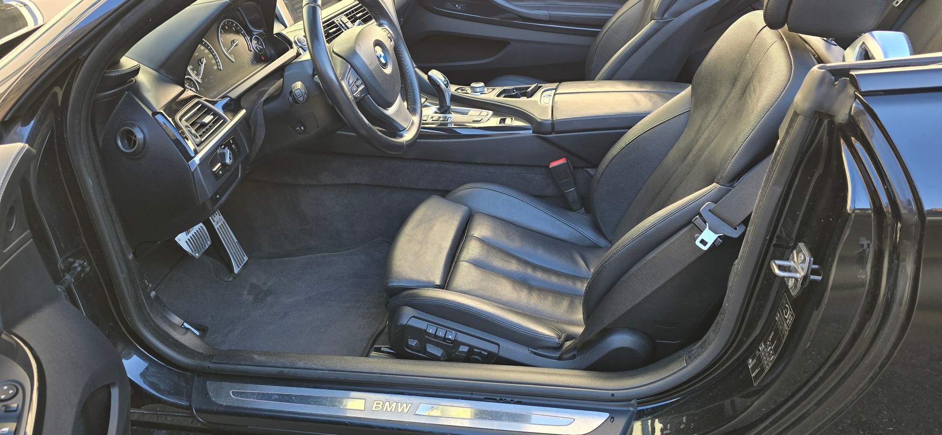 BMW 650i Cabrio-image-16
